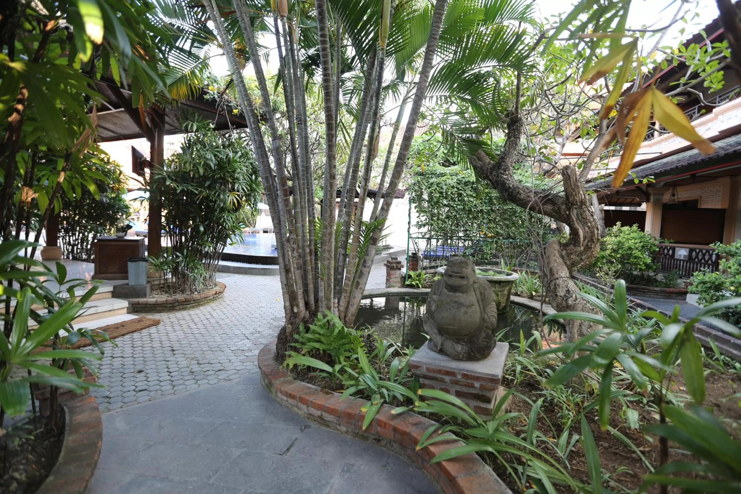 Garden in Fat Yogi Cottages