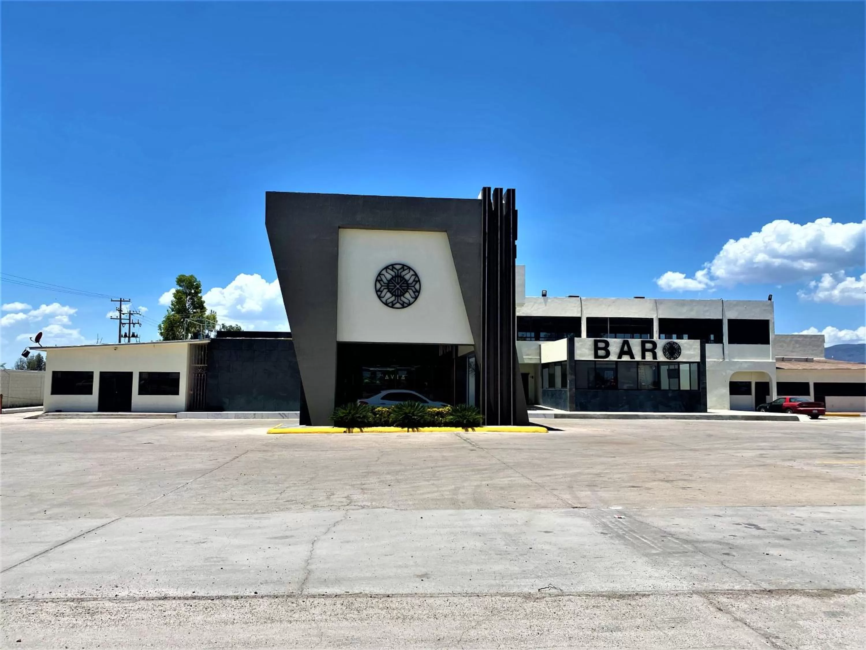 Property building in KAVIA MEOQUI HOTEL & SUITES