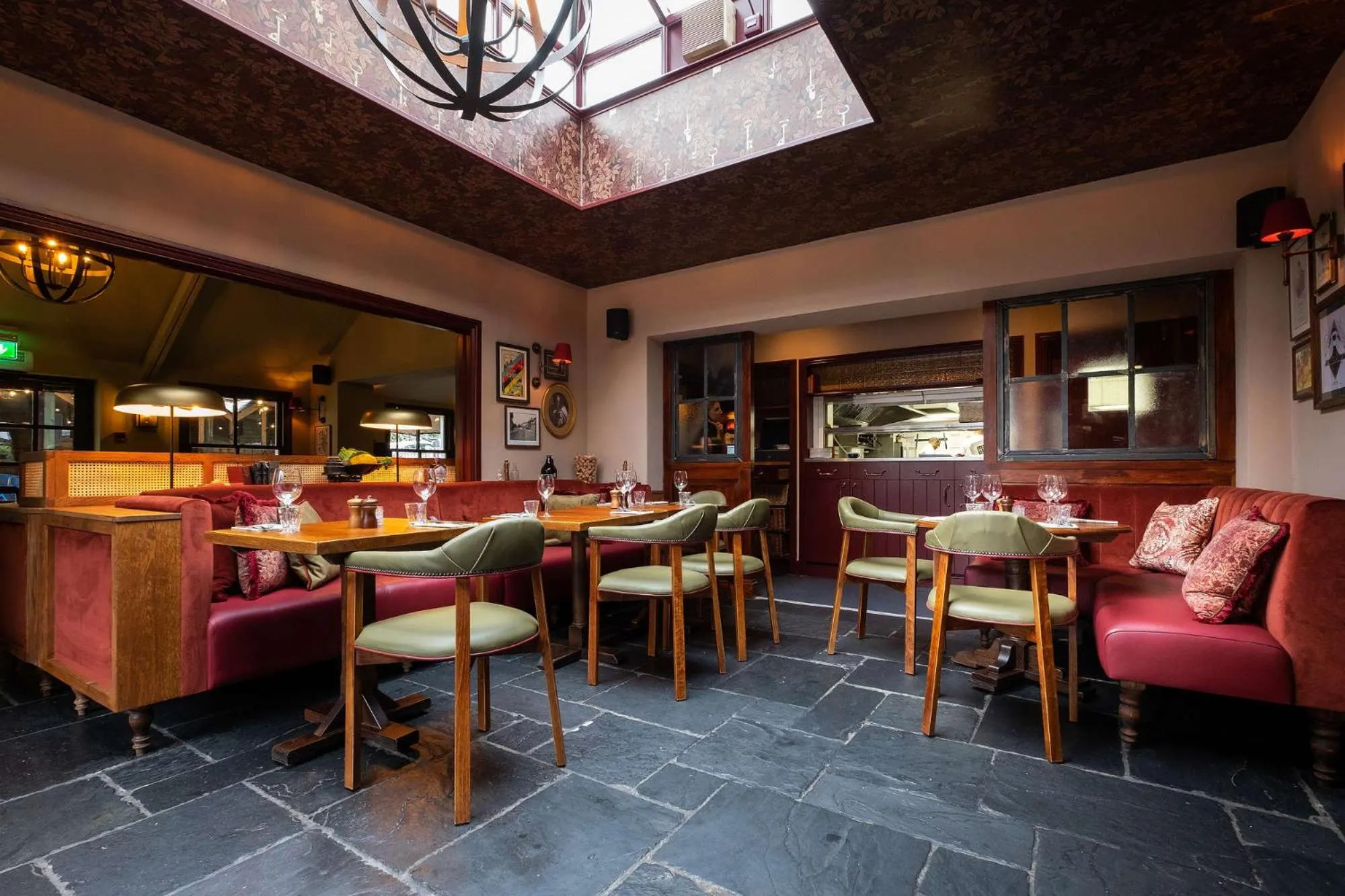 Restaurant/places to eat in Dukes Head Hotel