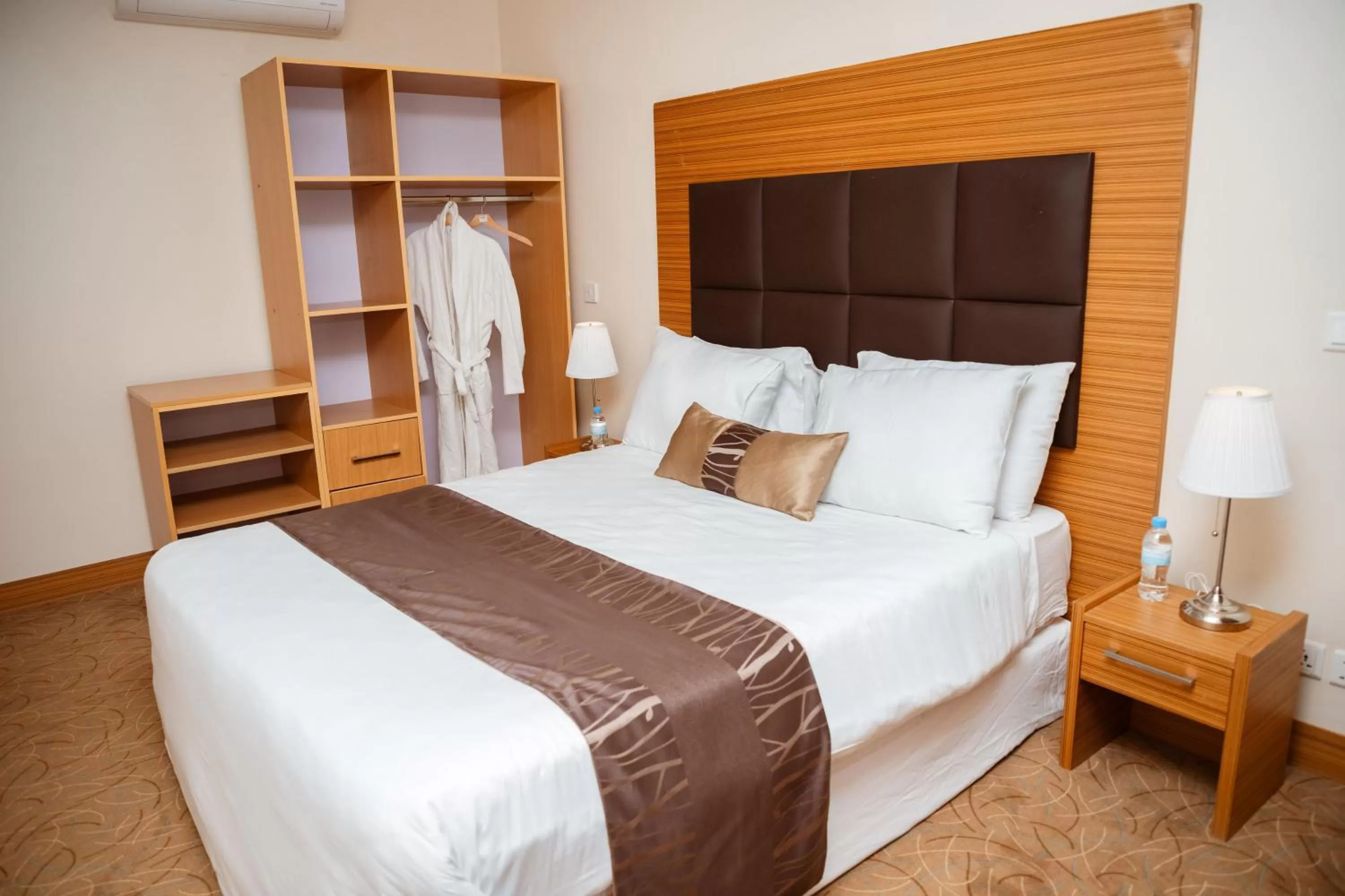 Bedroom, Bed in Ndaru Luxury Suites