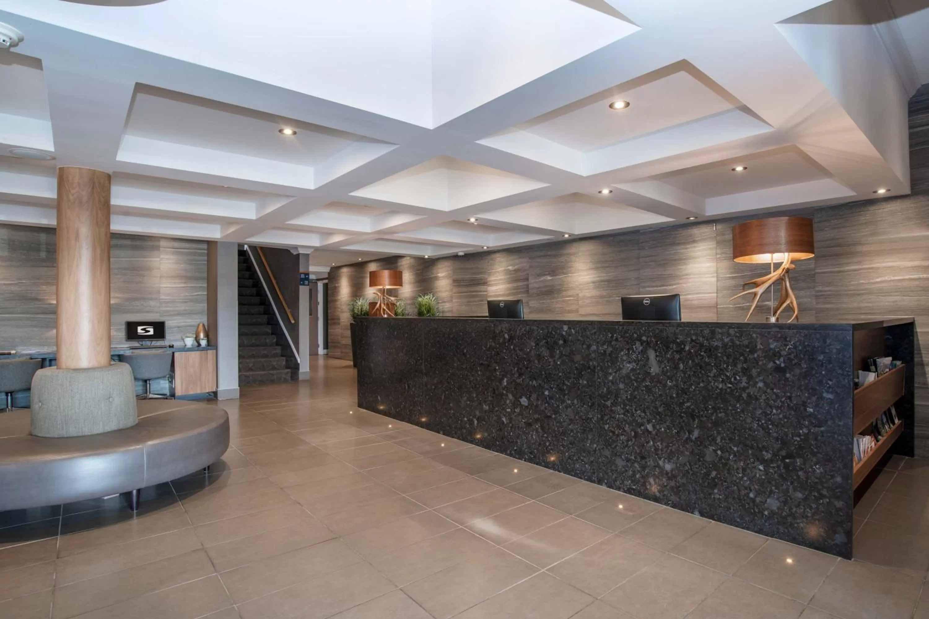 Lobby or reception in Sandman Hotel Vernon