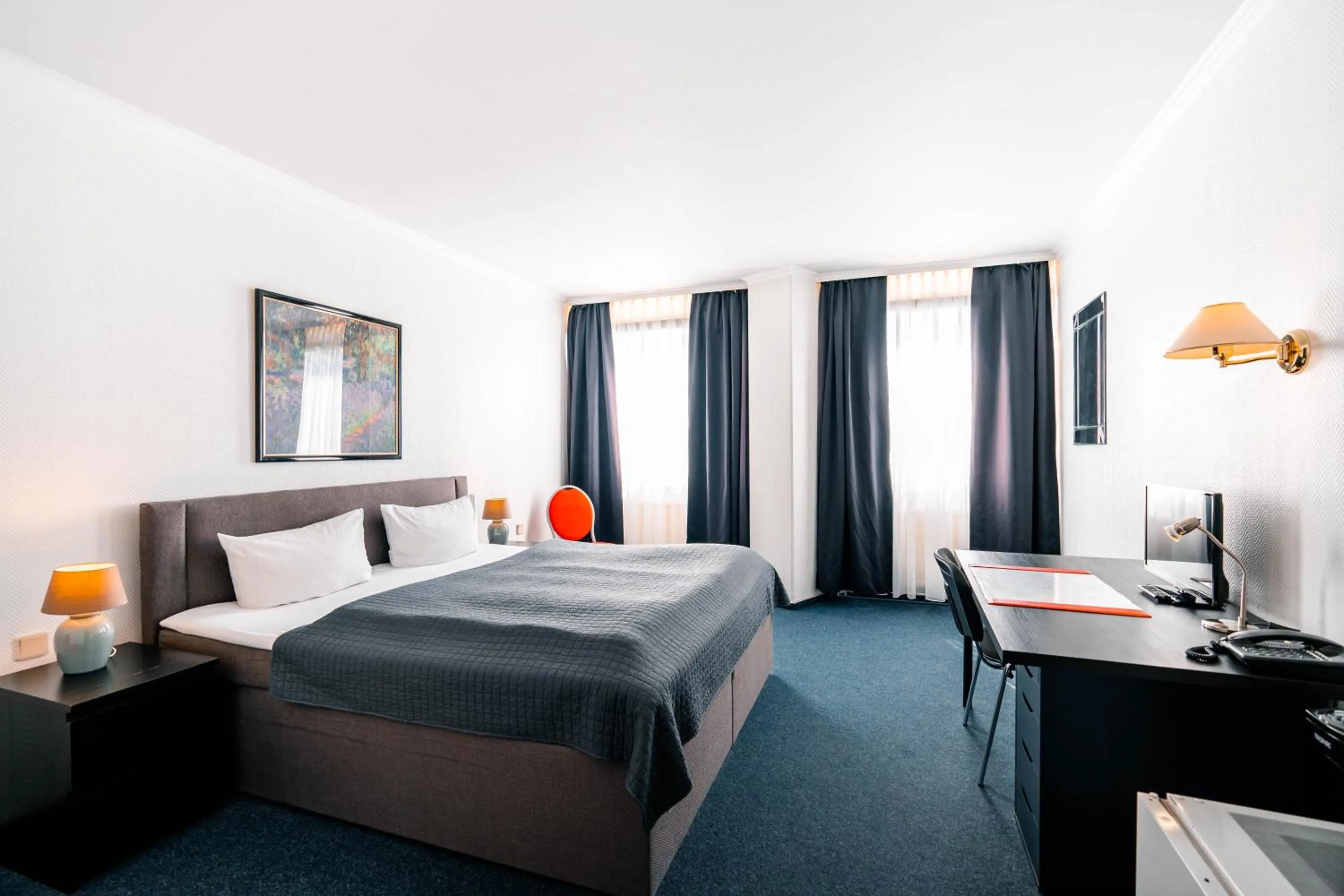 Photo of the whole room, Bed in Hotel Berliner Bär