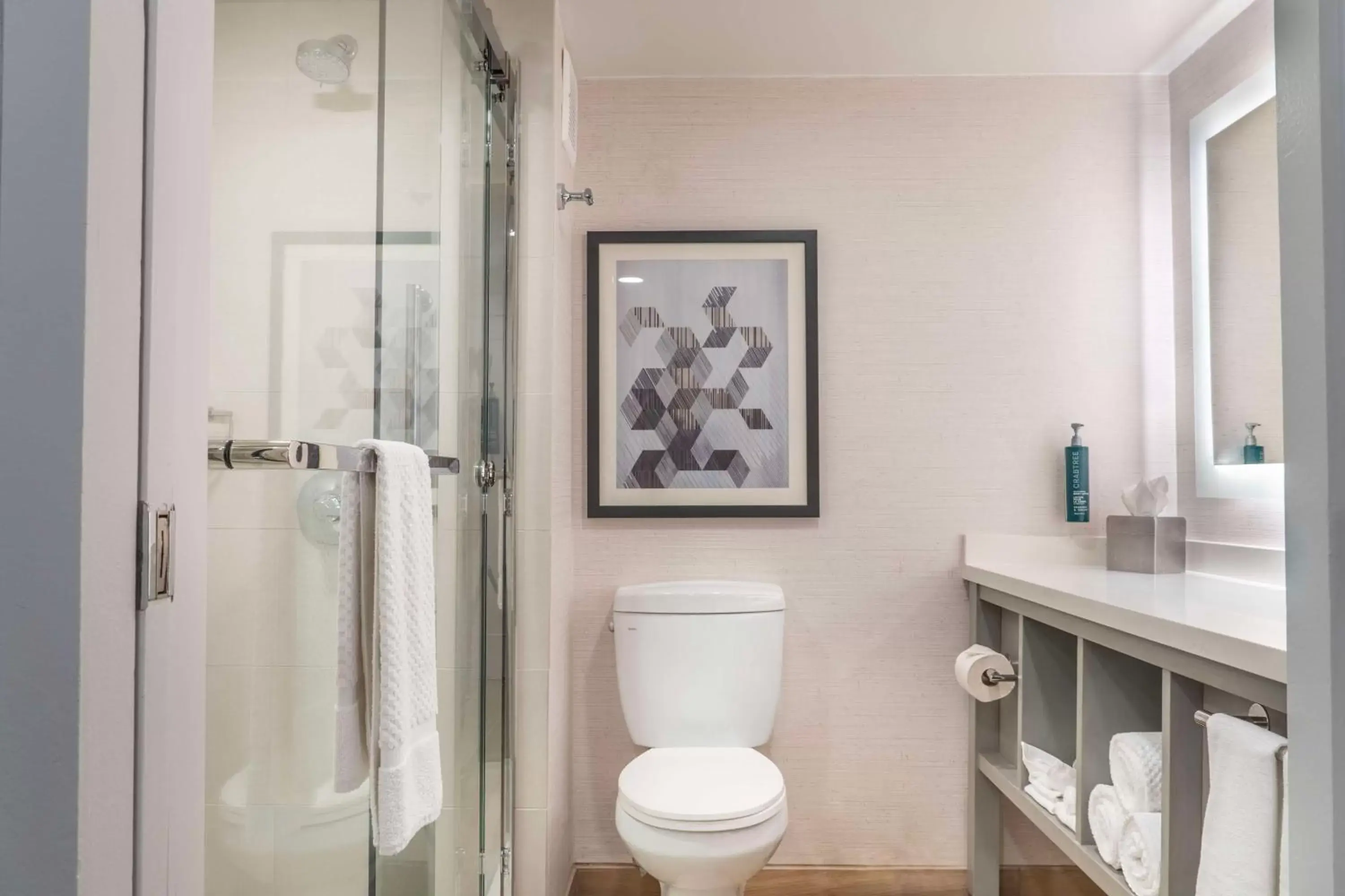 Corner King Room with Sofa Bed - Non - Smoking in DoubleTree by Hilton Orange County Airport Corner King Room with Sofa Bed - Non - Smoking in DoubleTree by Hilton Orange County Airport