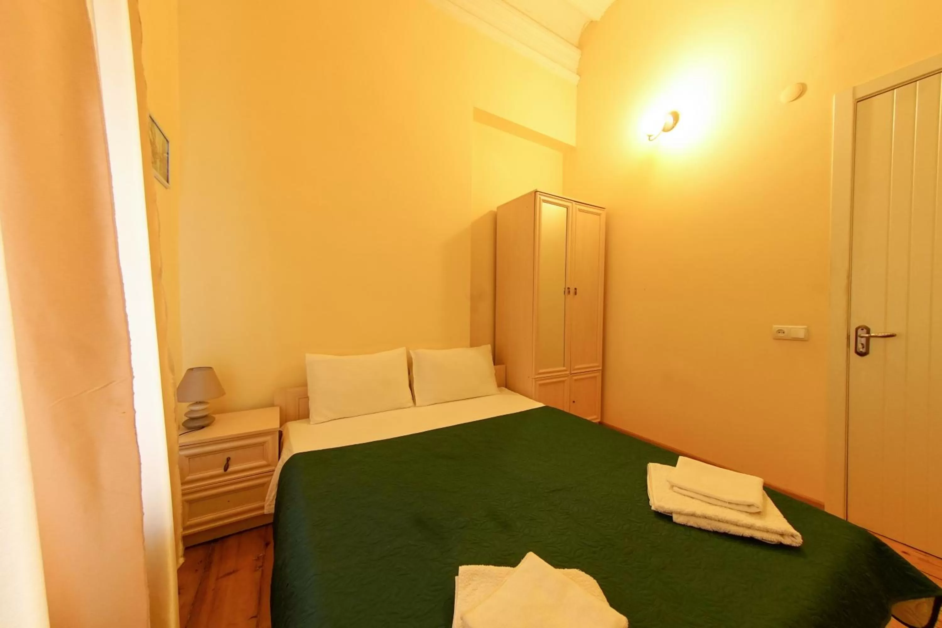 Photo of the whole room, Bed in House 1899