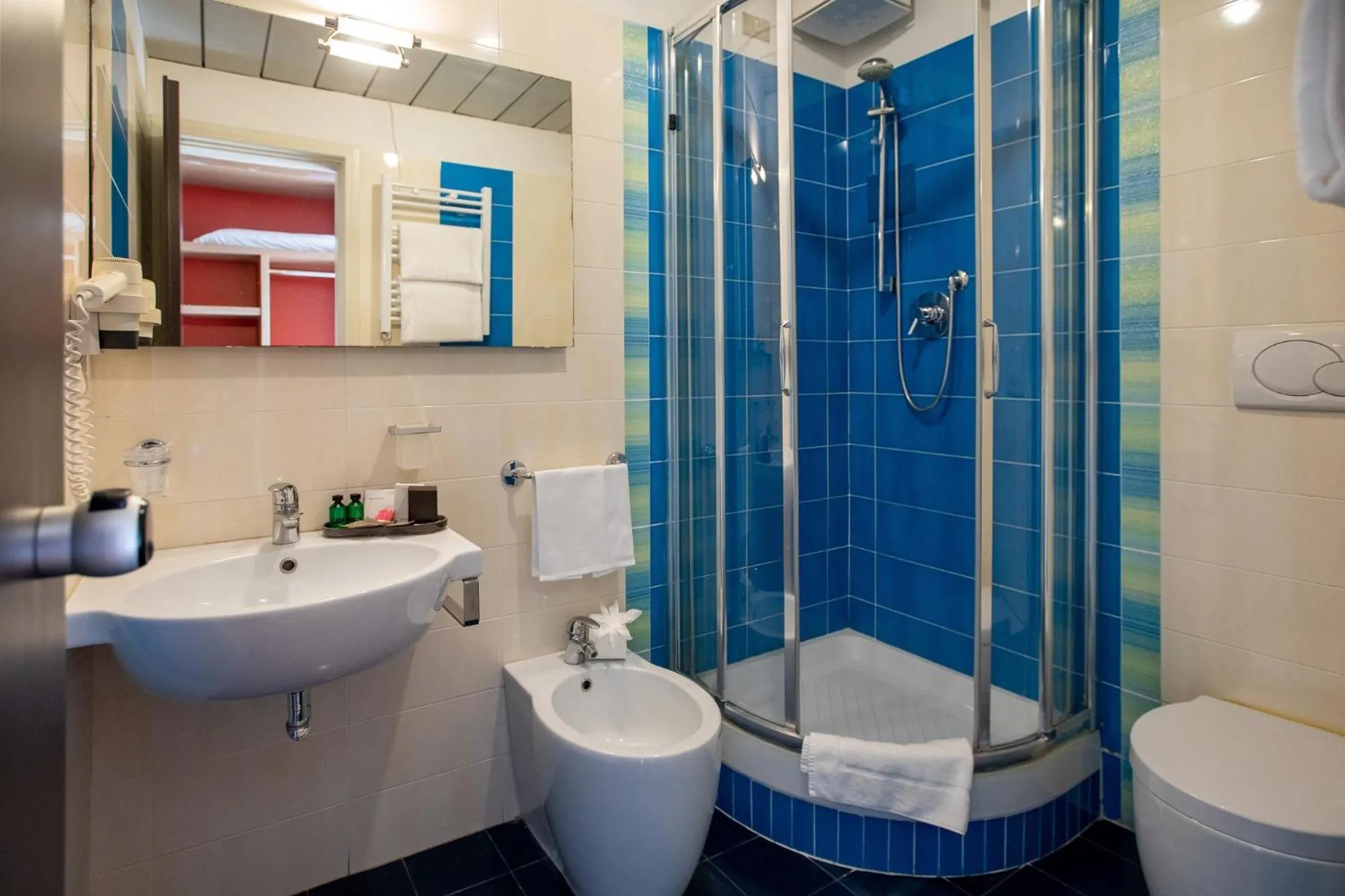 Shower in Hotel Palace del Conero