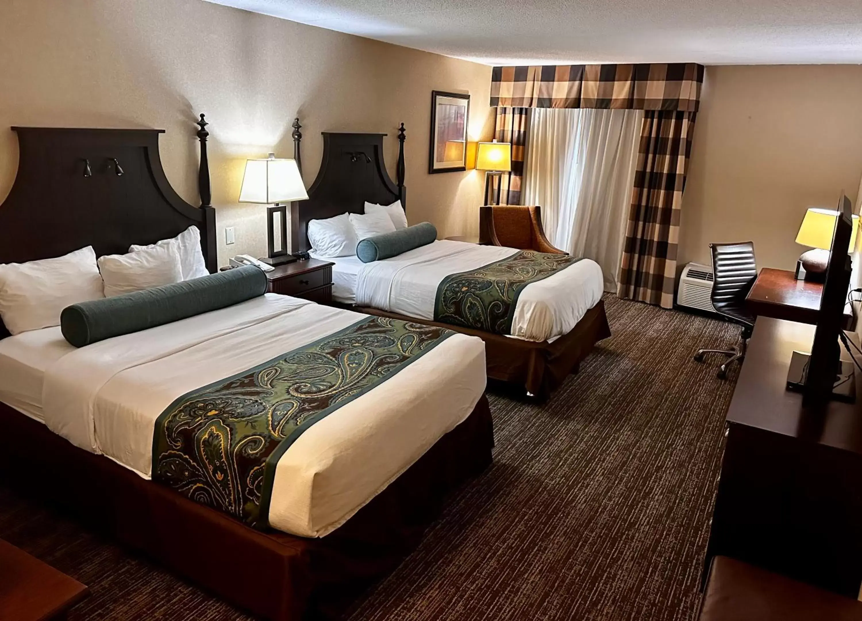 Queen Room with Two Queen Beds with Balcony in Red Lion Hotel Harrisburg Hershey Queen Room with Two Queen Beds with Balcony in Red Lion Hotel Harrisburg Hershey