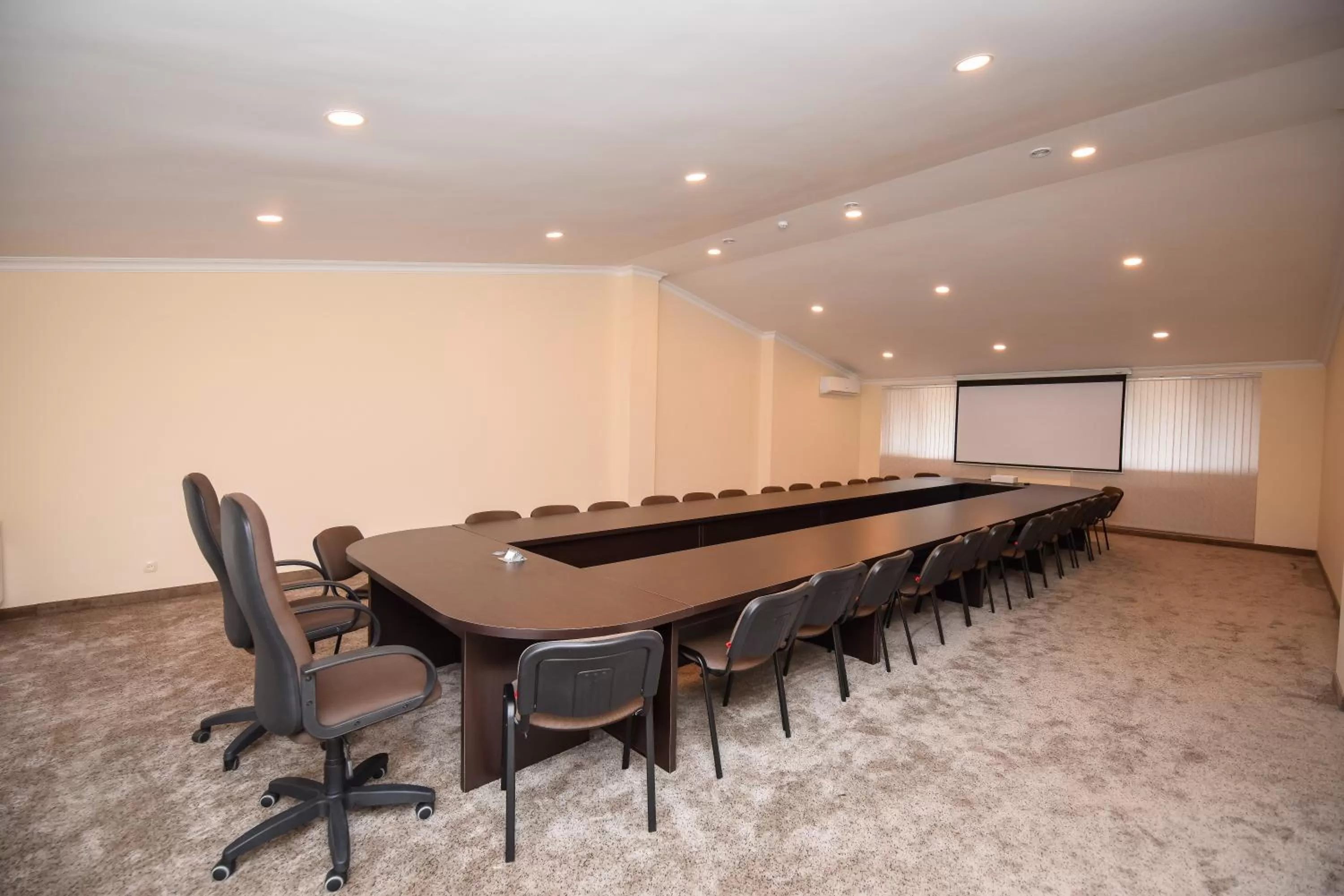 Business facilities in Laguna Hotel