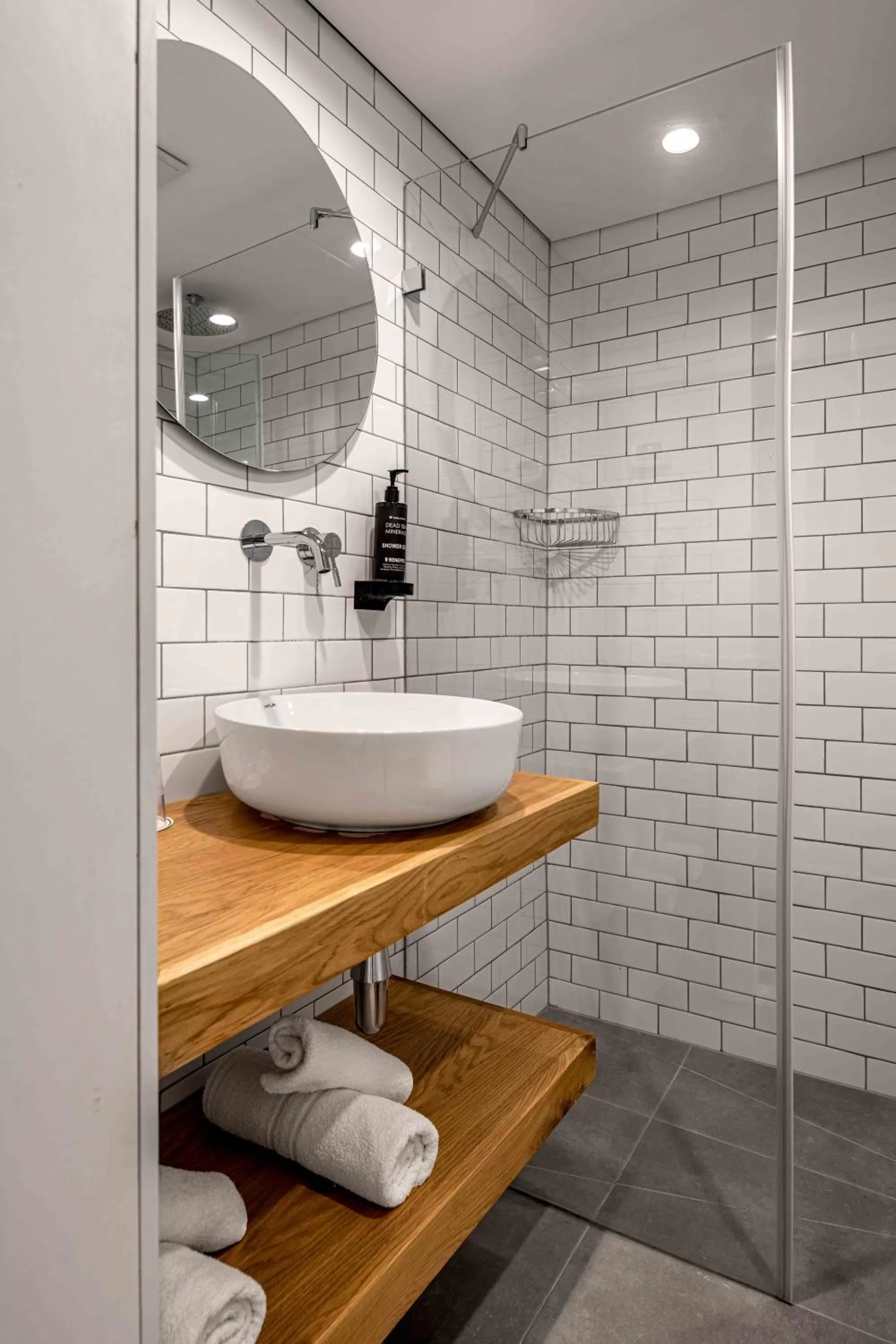 Shower in Prima City Hotel