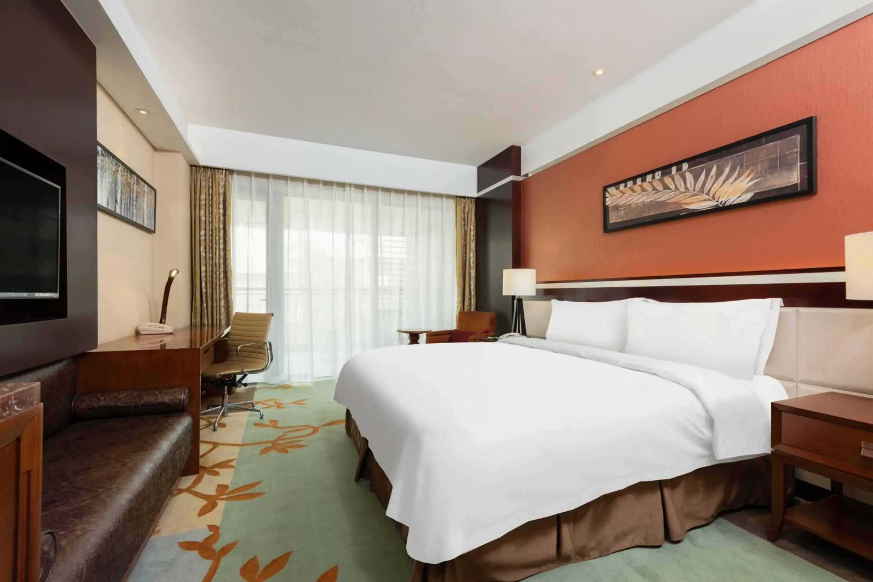 Standard King Room with Garden View in Holiday Inn Beijing Shijingshan Parkview by IHG Standard King Room with Garden View in Holiday Inn Beijing Shijingshan Parkview by IHG