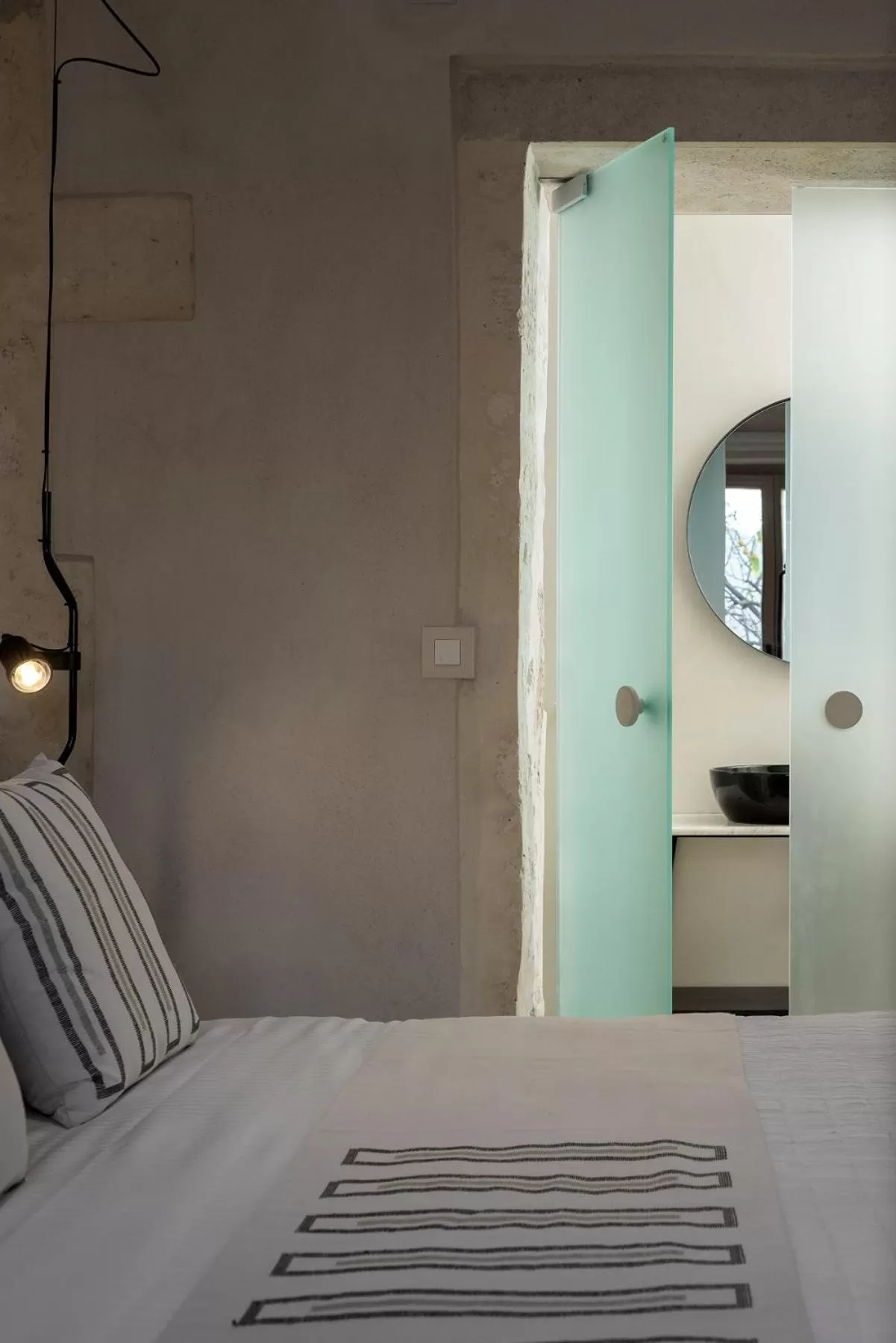 Bathroom, Bed in Sutor Chic Manor hotel