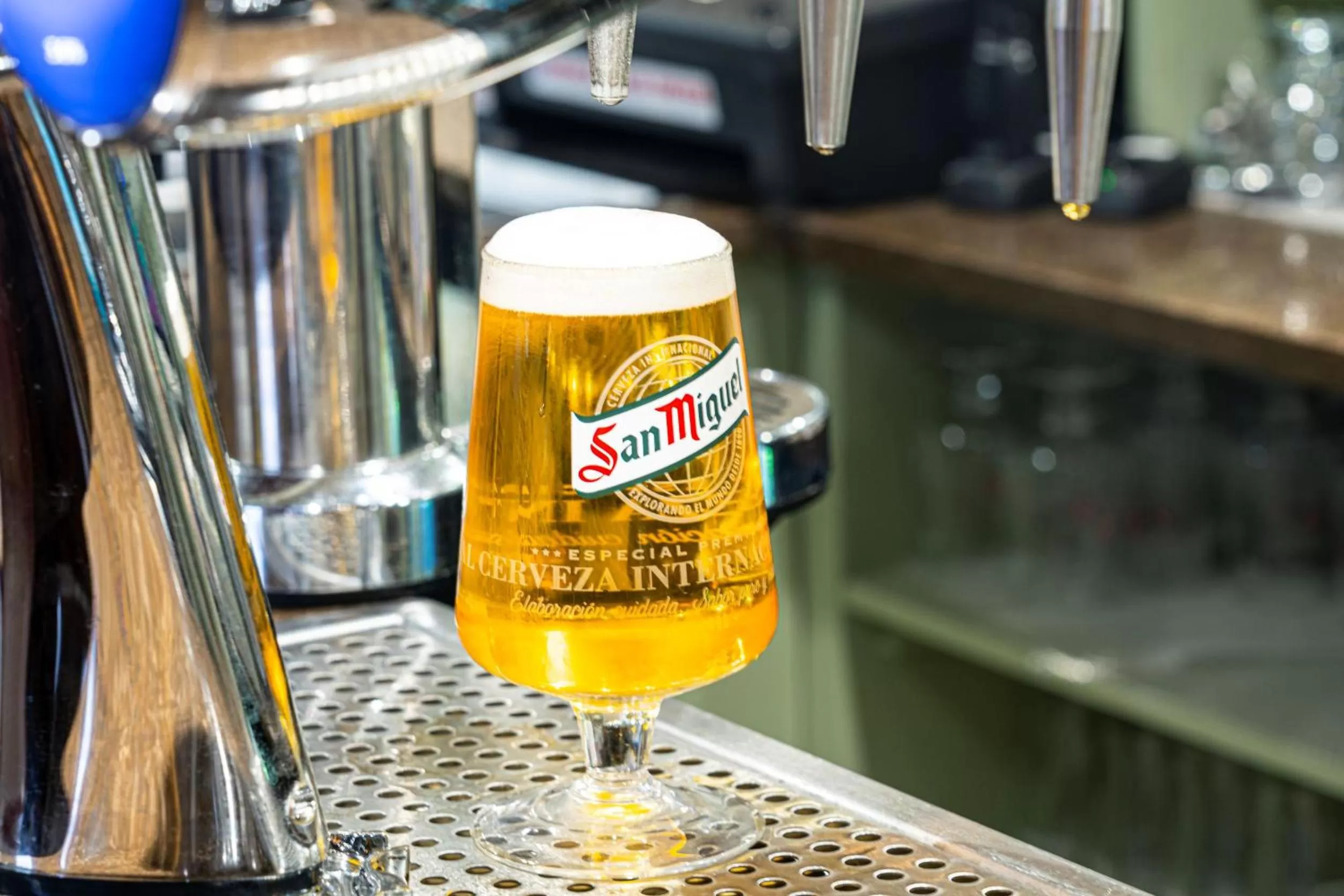 Alcoholic drinks in Grapes Hotel, Bar & Restaurant Snowdonia Nr Zip World