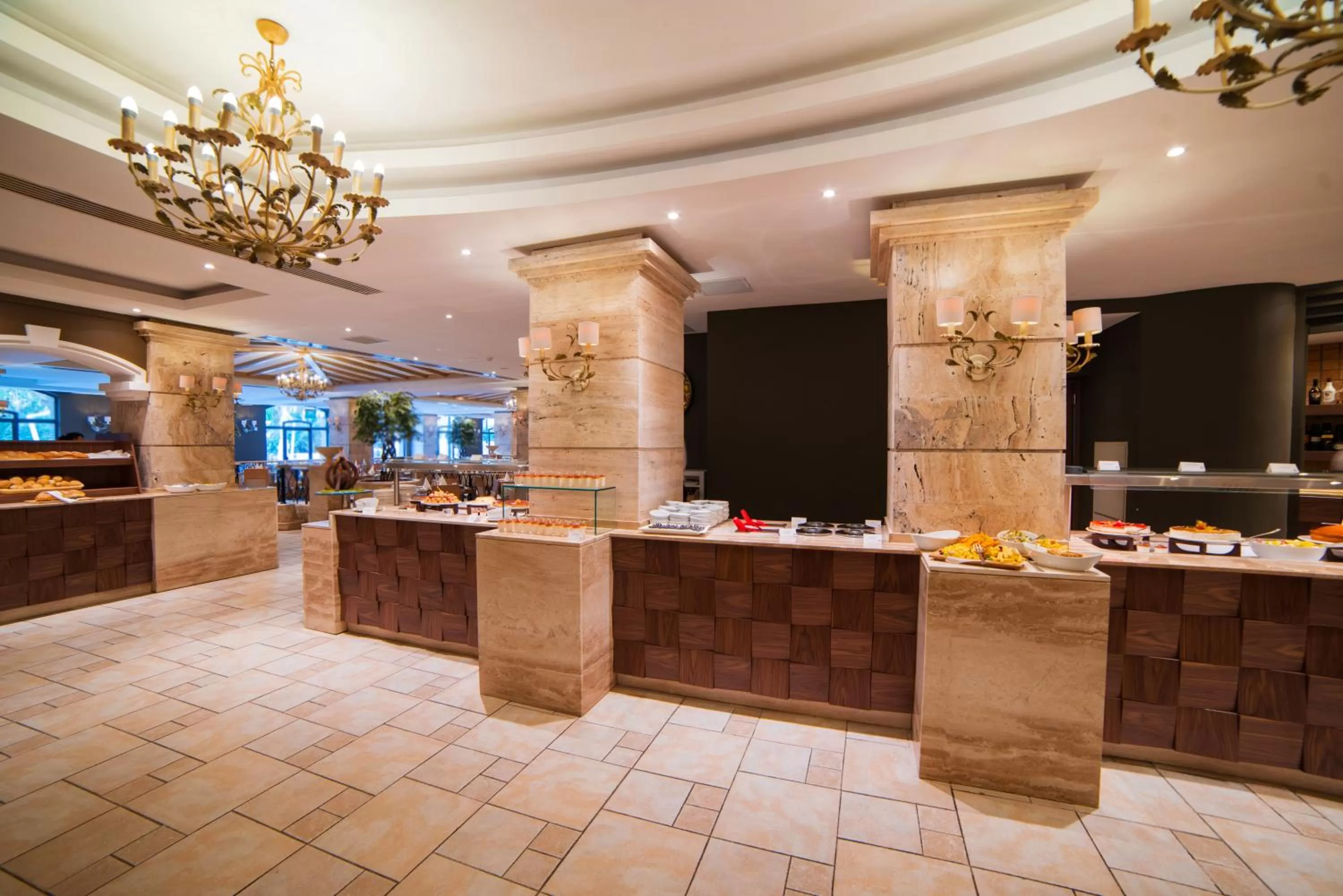 Restaurant/places to eat in Maritim Antonine Hotel & Spa