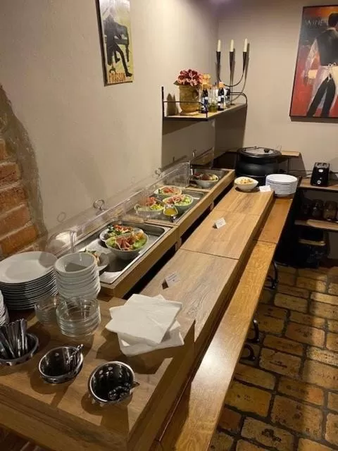 Restaurant/Places to Eat in Hotel and restaurant Via Ironia