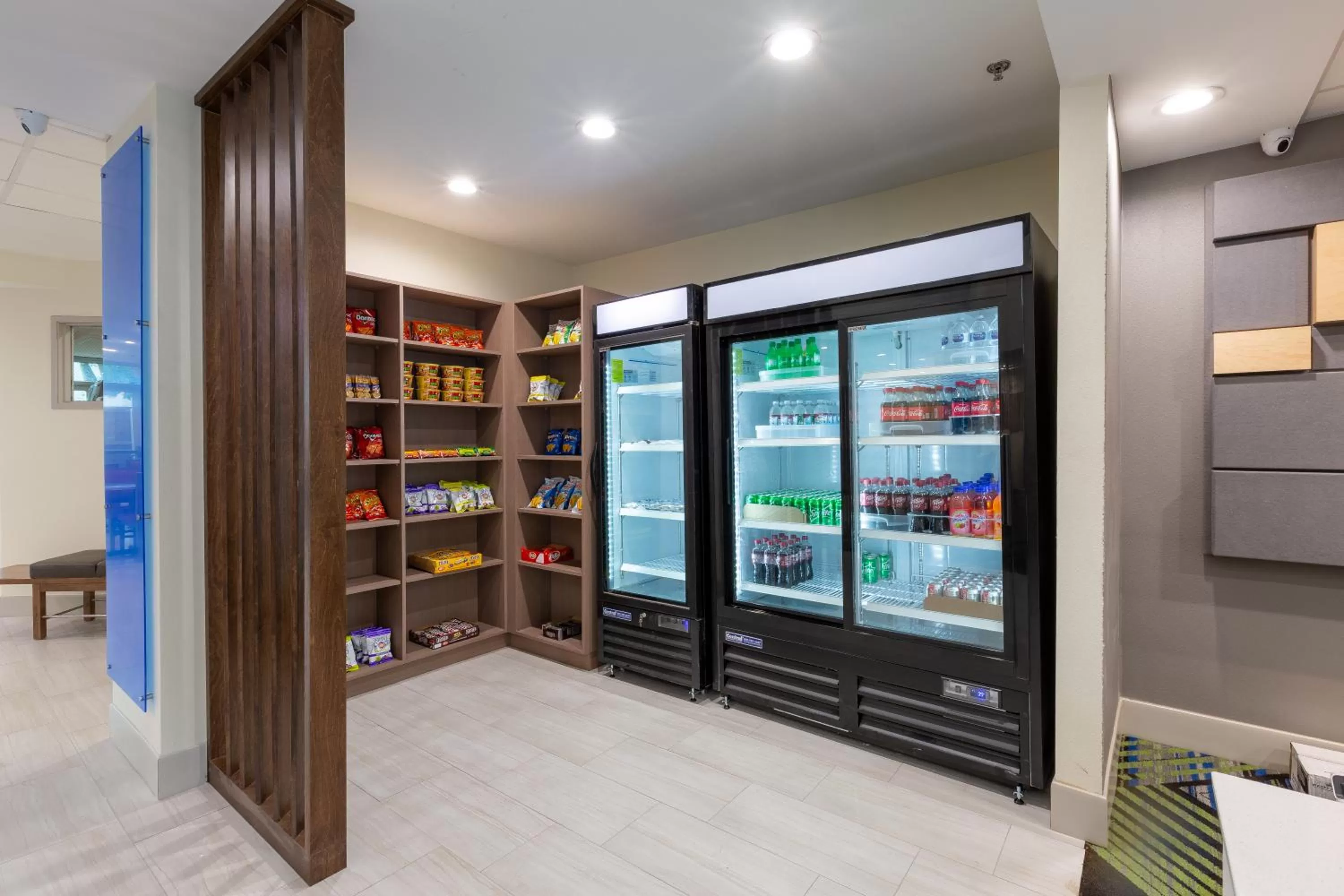 On-site shops in Holiday Inn Express & Suites Arlington North – Stadium Area by IHG