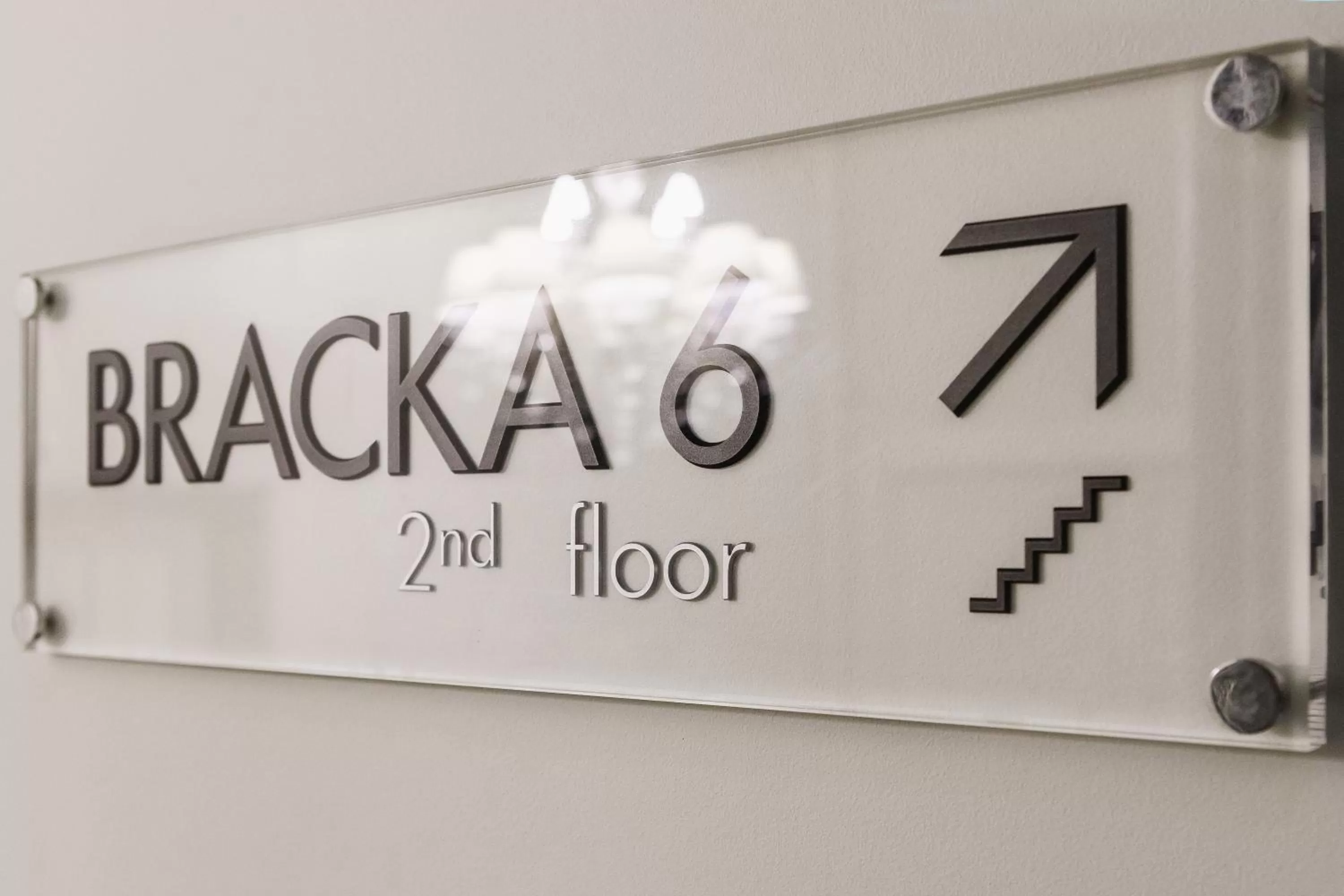 Property logo or sign in Apartamenty Bracka 6