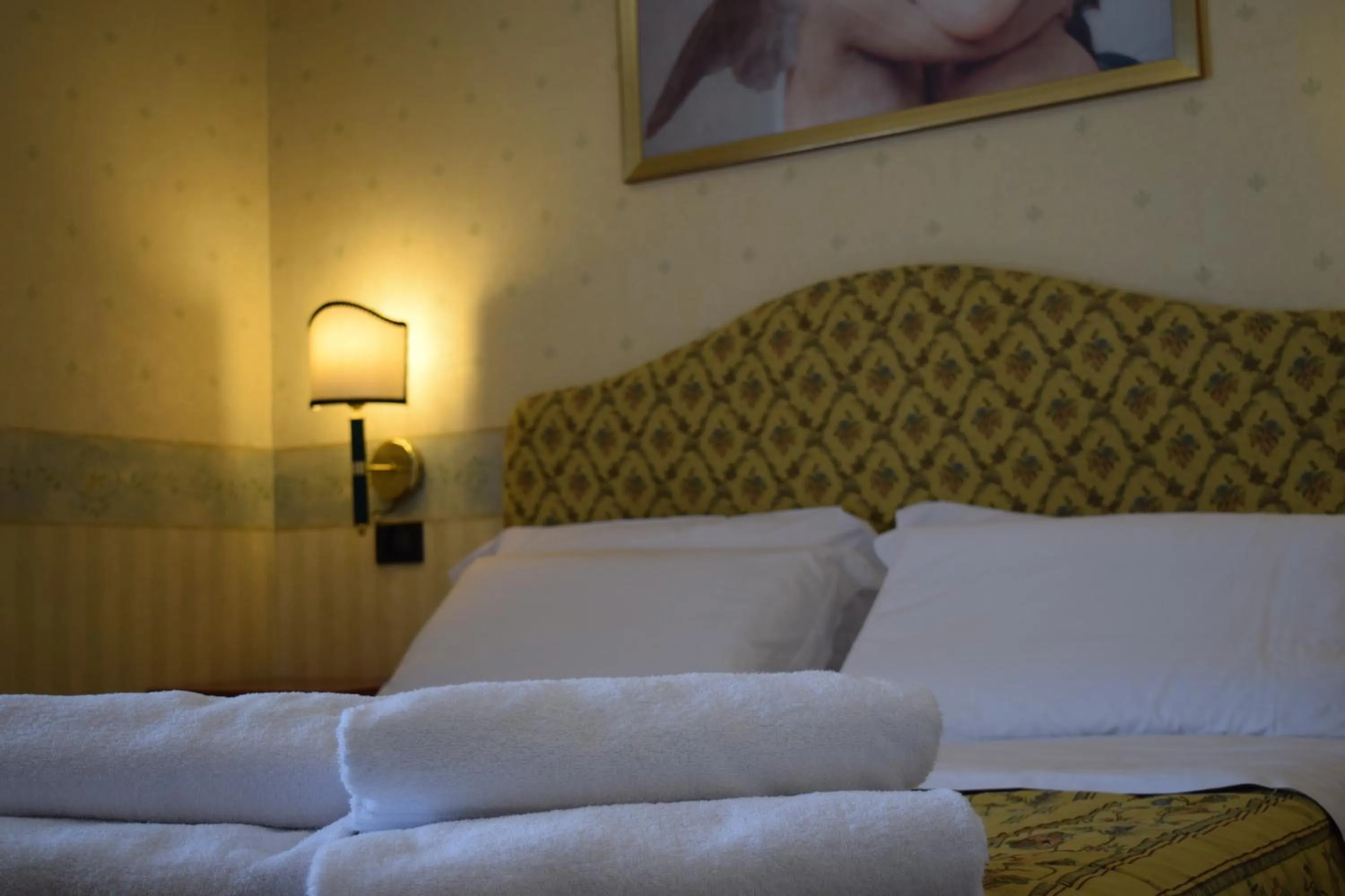 Bedroom, Bed in Hotel President Pomezia