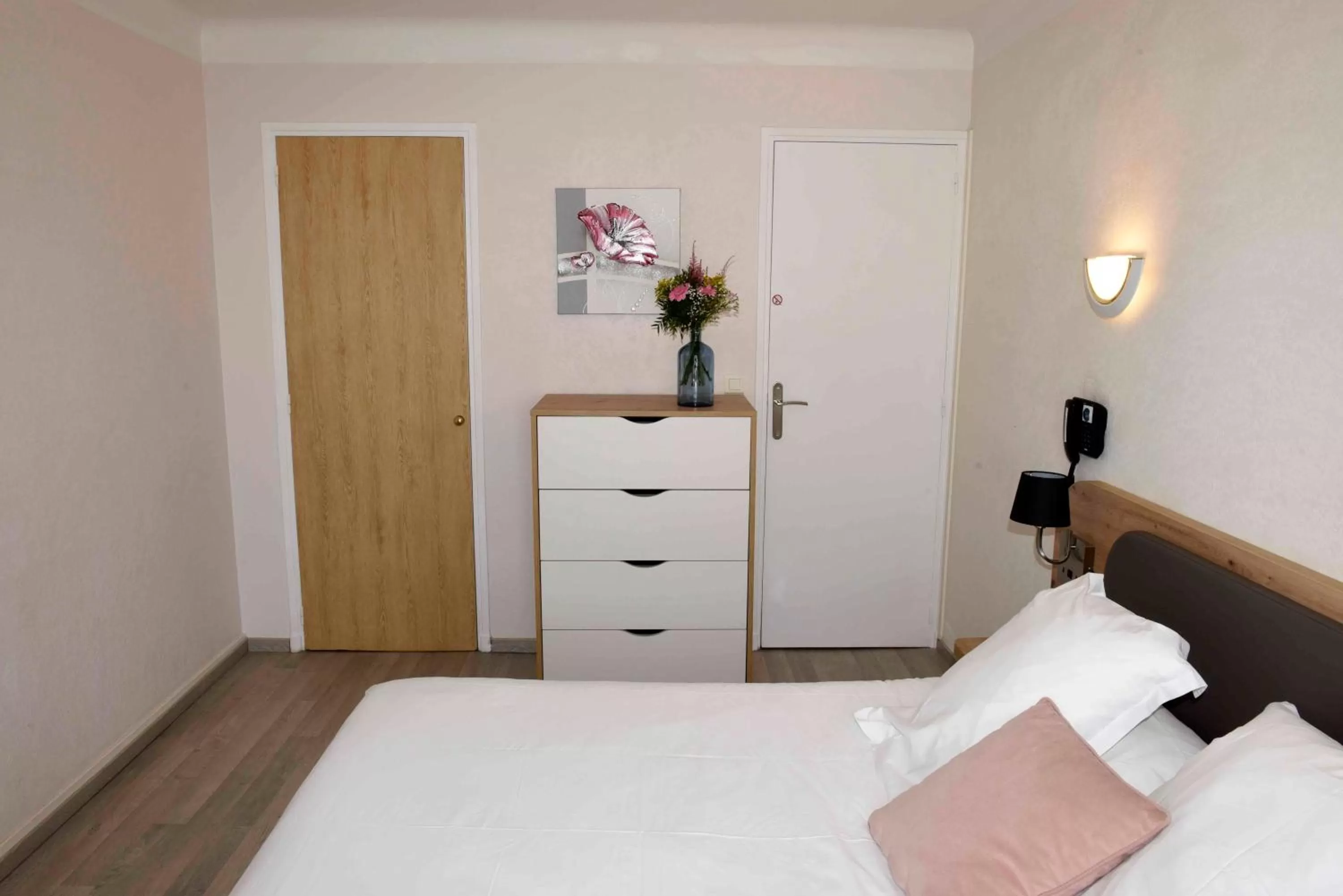 Photo of the whole room in Azur Hôtel