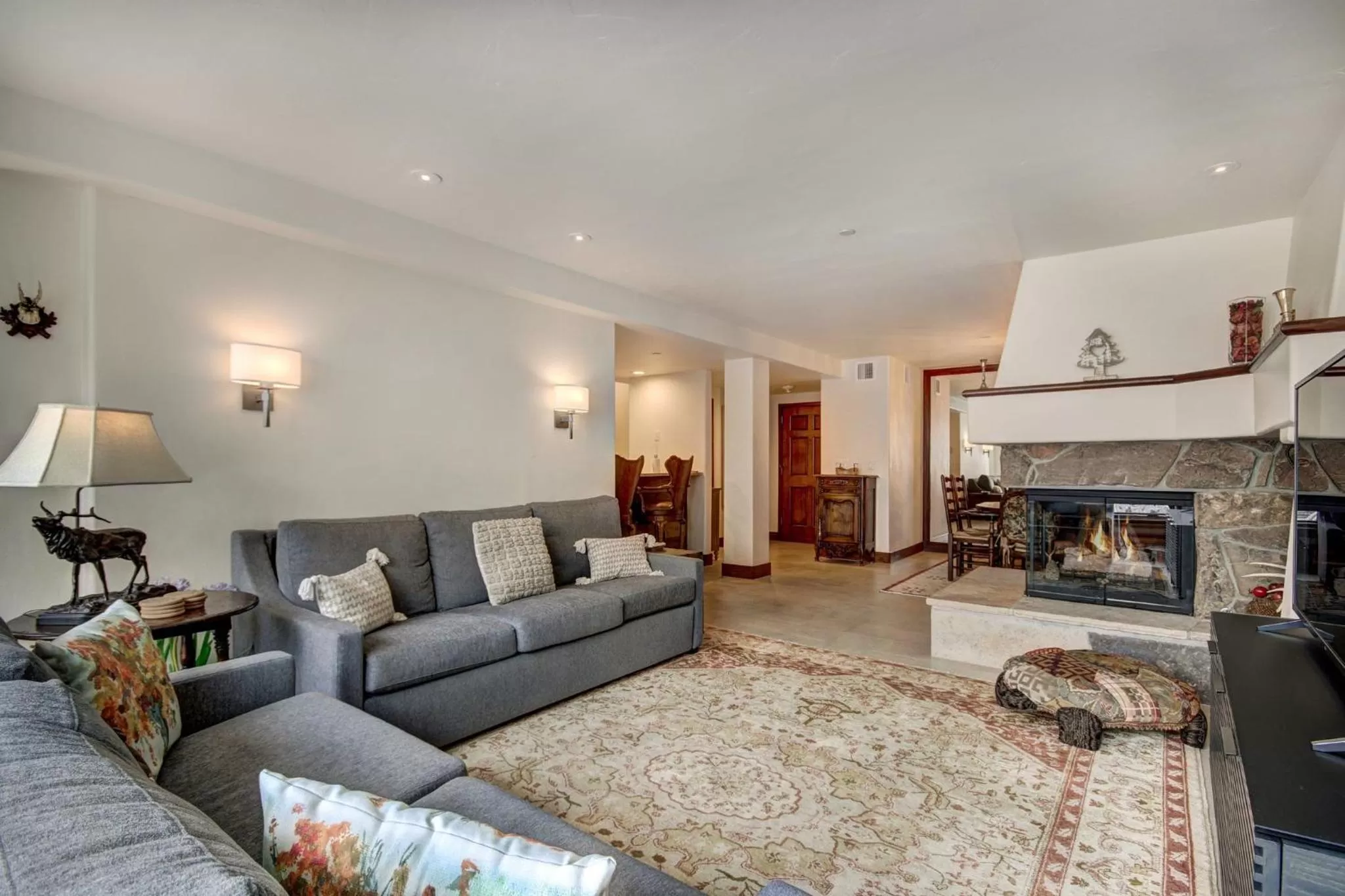 Living room in The Pines Lodge, a RockResort, by Vail Resorts