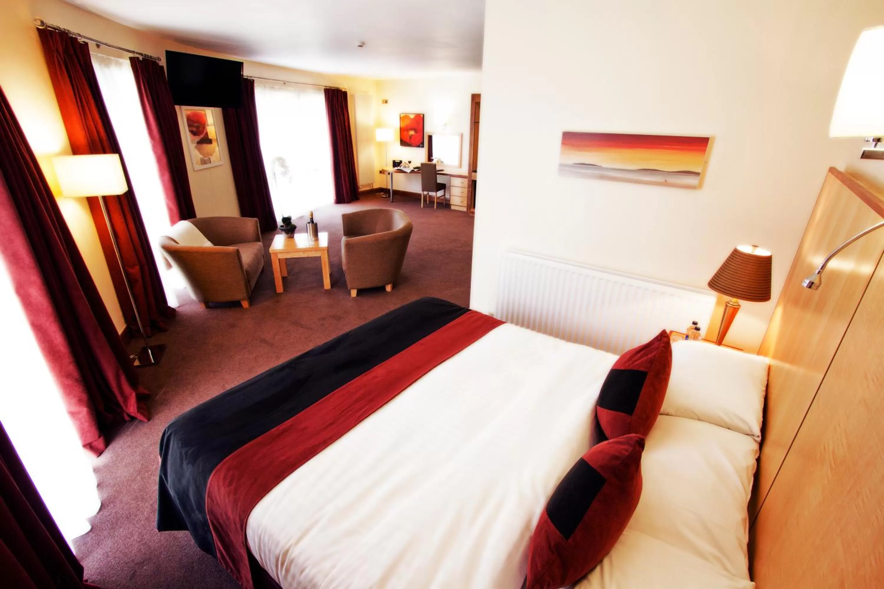 Bed in La Mon Hotel & Country Club