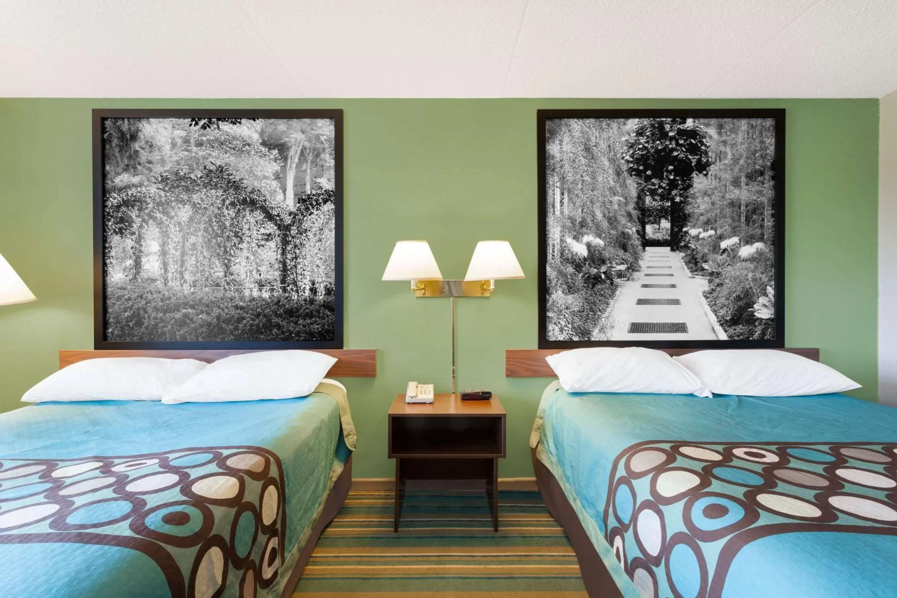 Photo of the whole room, Bed in Super 8 by Wyndham Harrisburg Hershey West