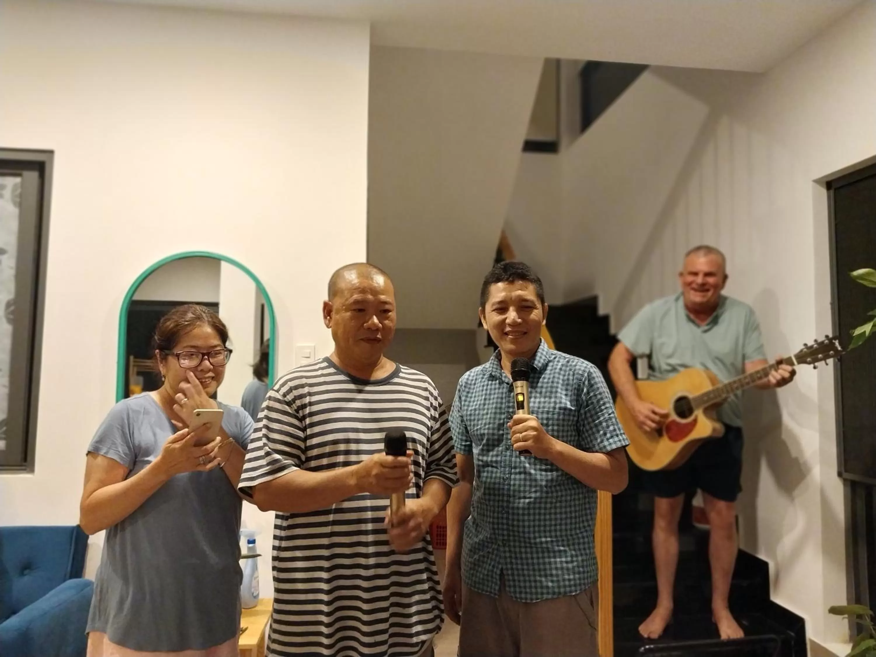 Karaoke in Mùa Tím Villa