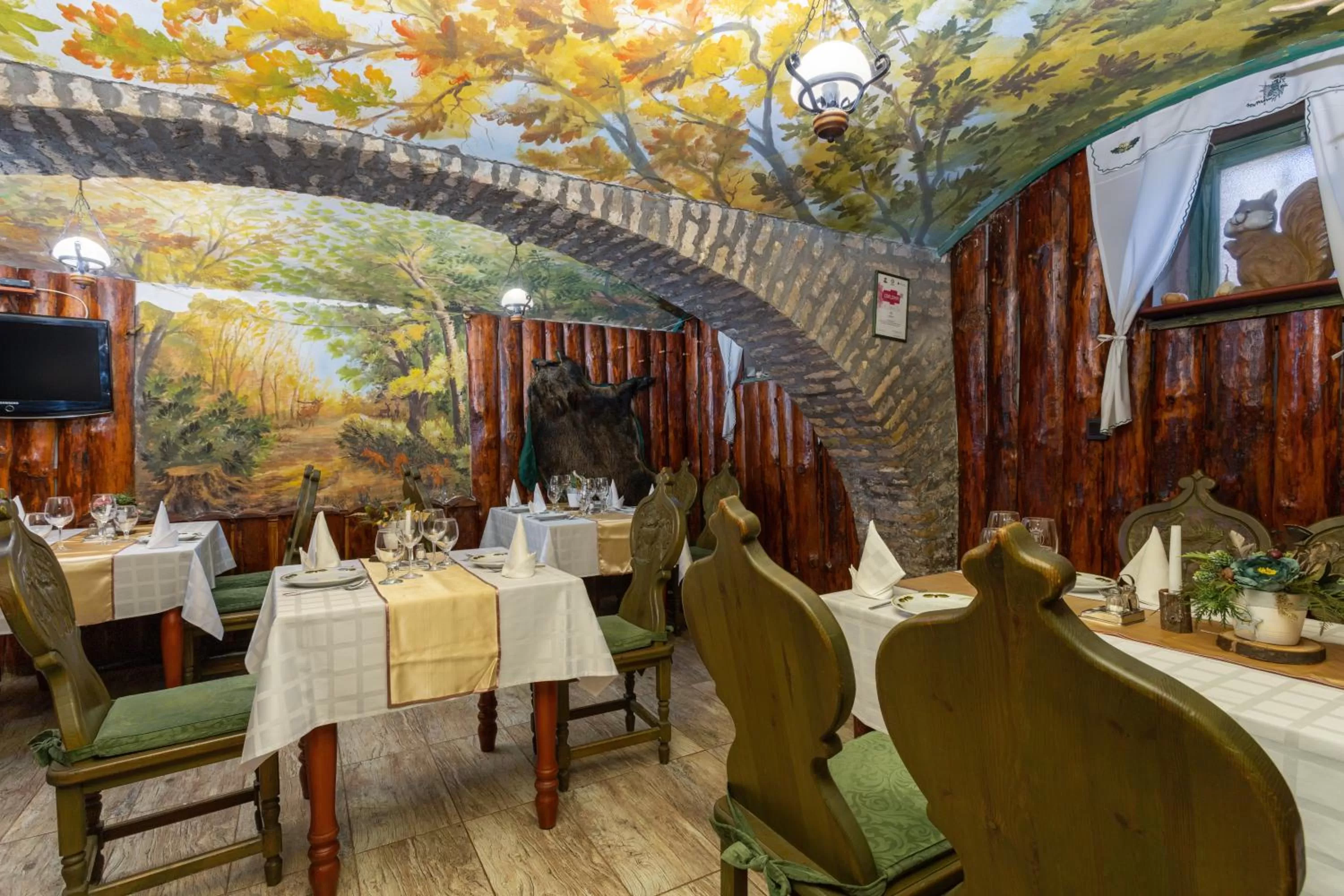 Restaurant/places to eat in Illés Hotel