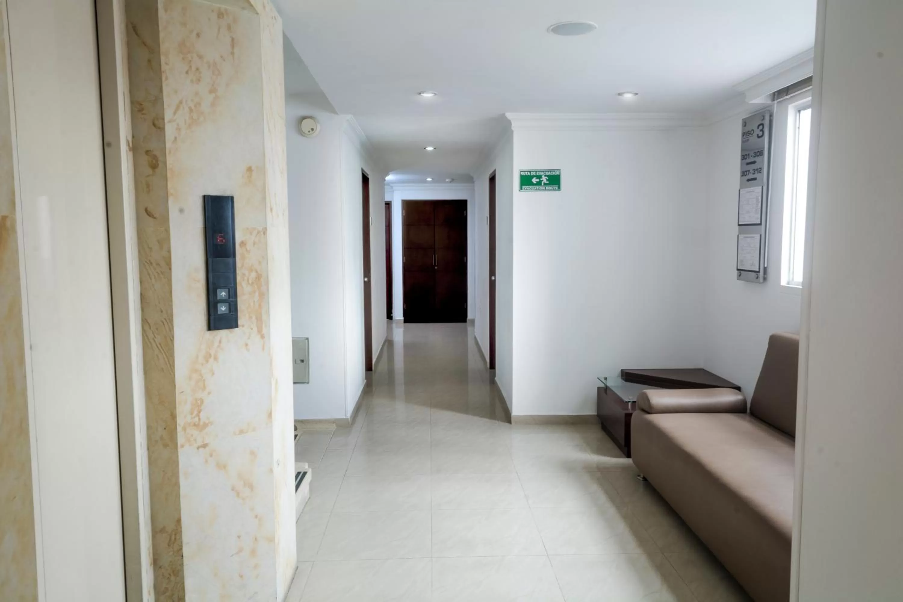 Communal lounge/ TV room in Hotel Preferencial Class