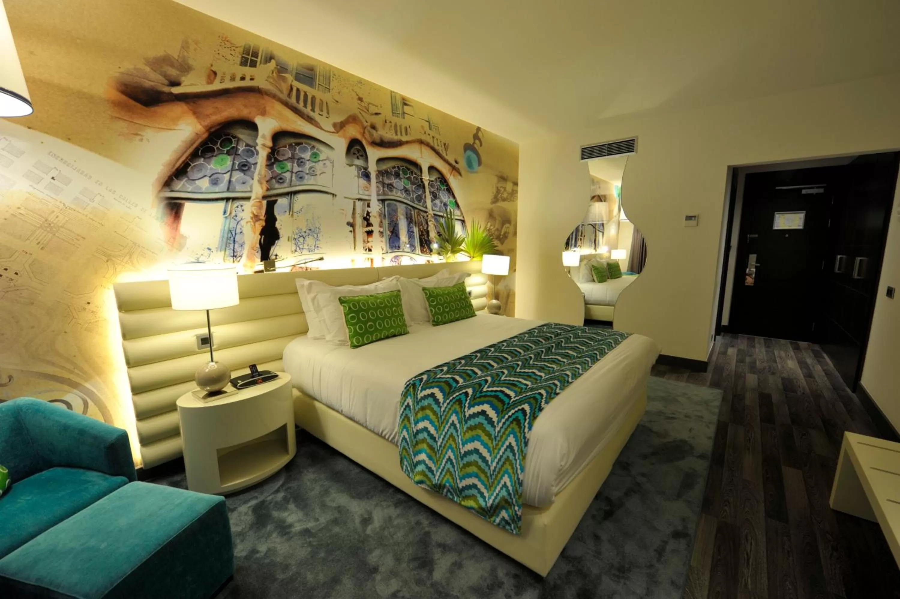 Premium King Room with Pool View in Hotel Indigo Barcelona - Plaza Catalunya 4Sup by IHG