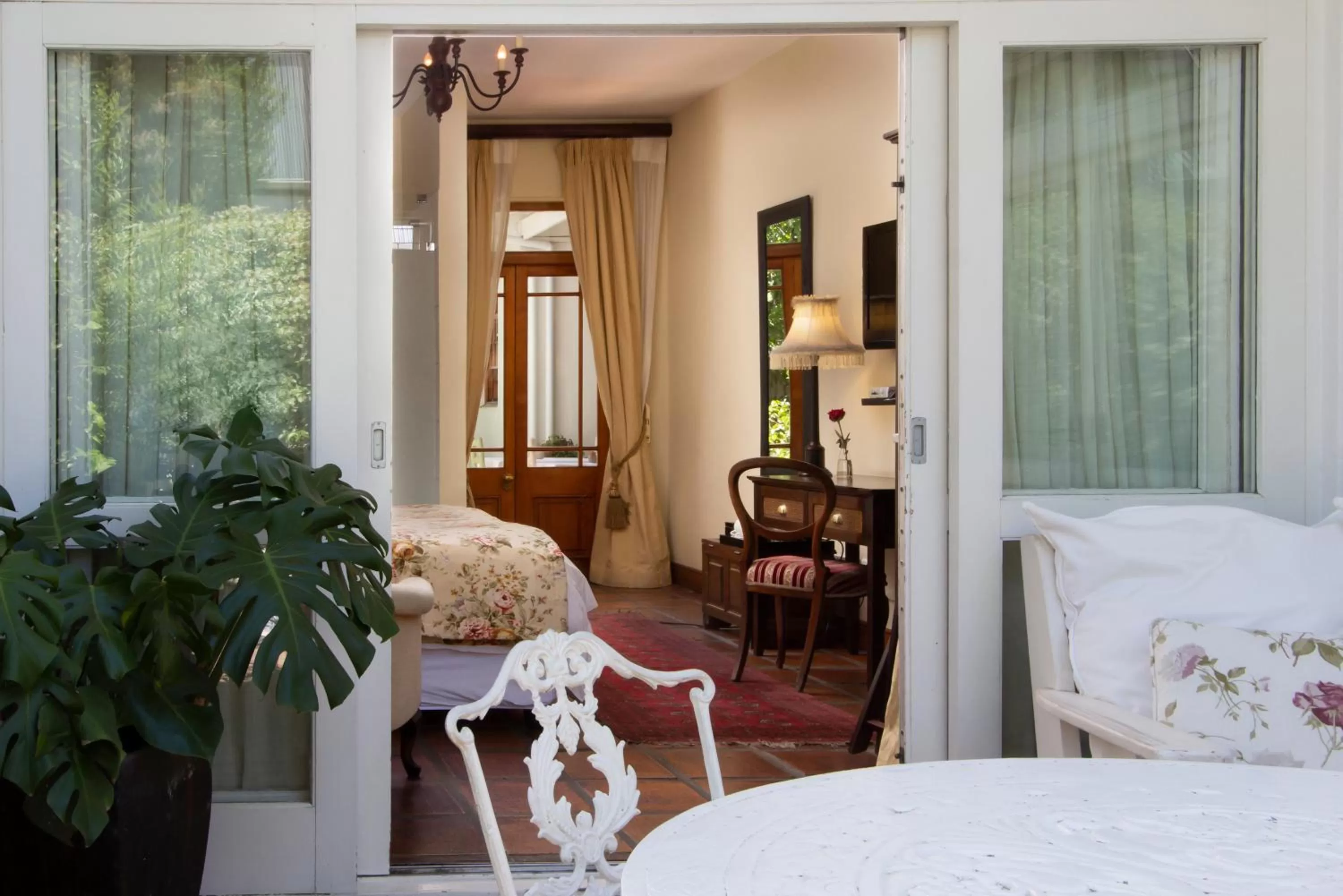 Bedroom, Bed in De Hoek Manor