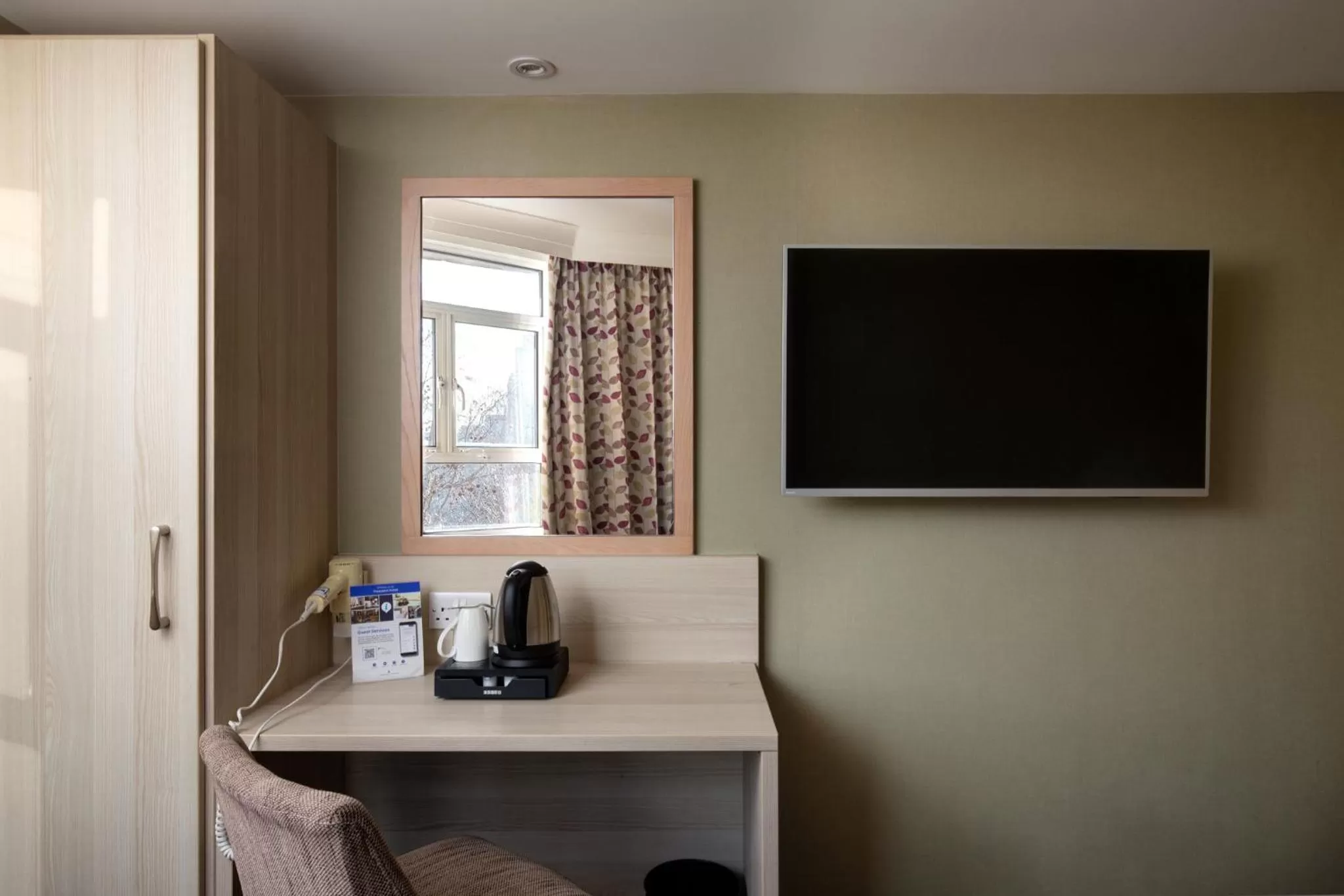 Photo of the whole room in President Hotel