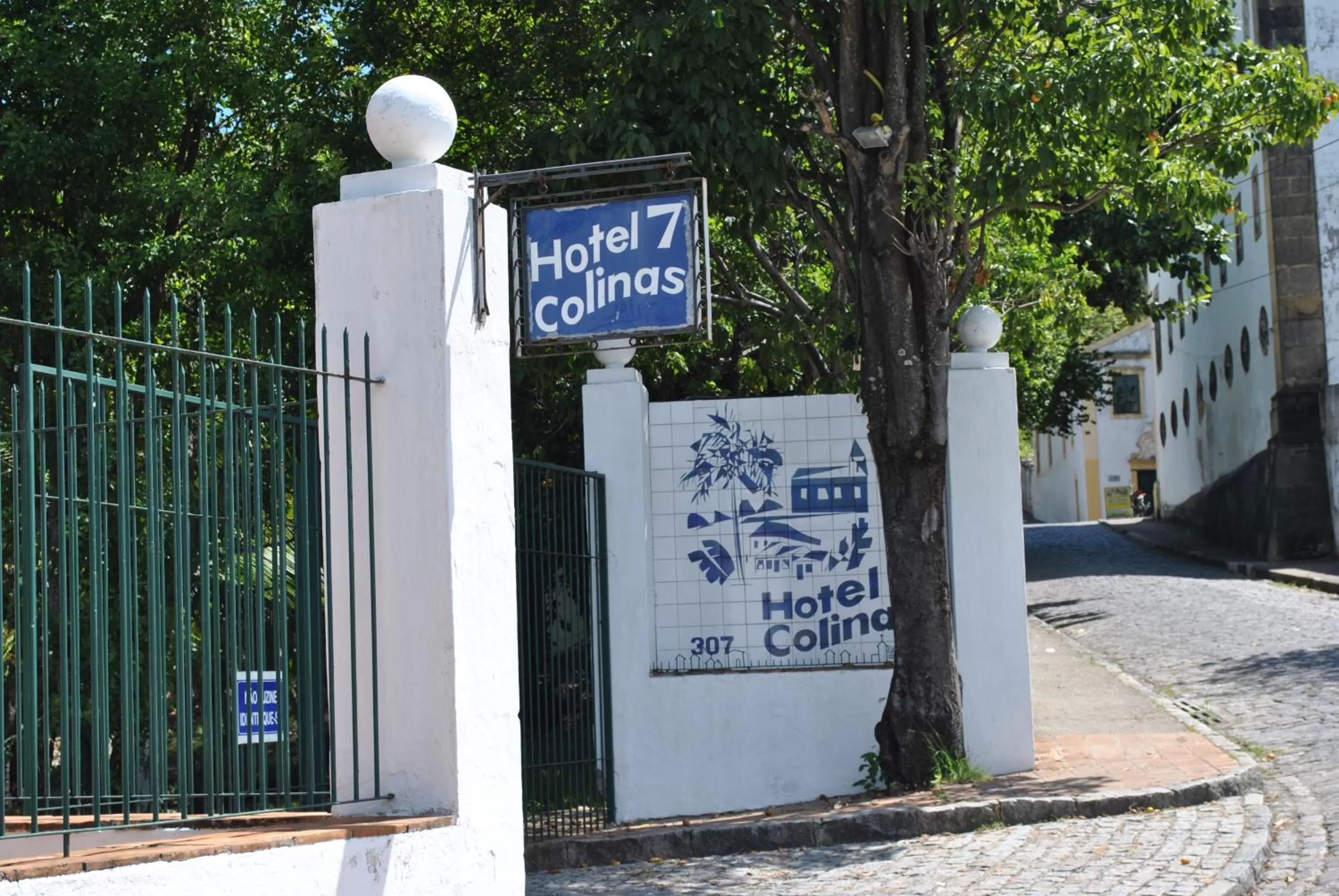 Facade/entrance in Hotel 7 Colinas