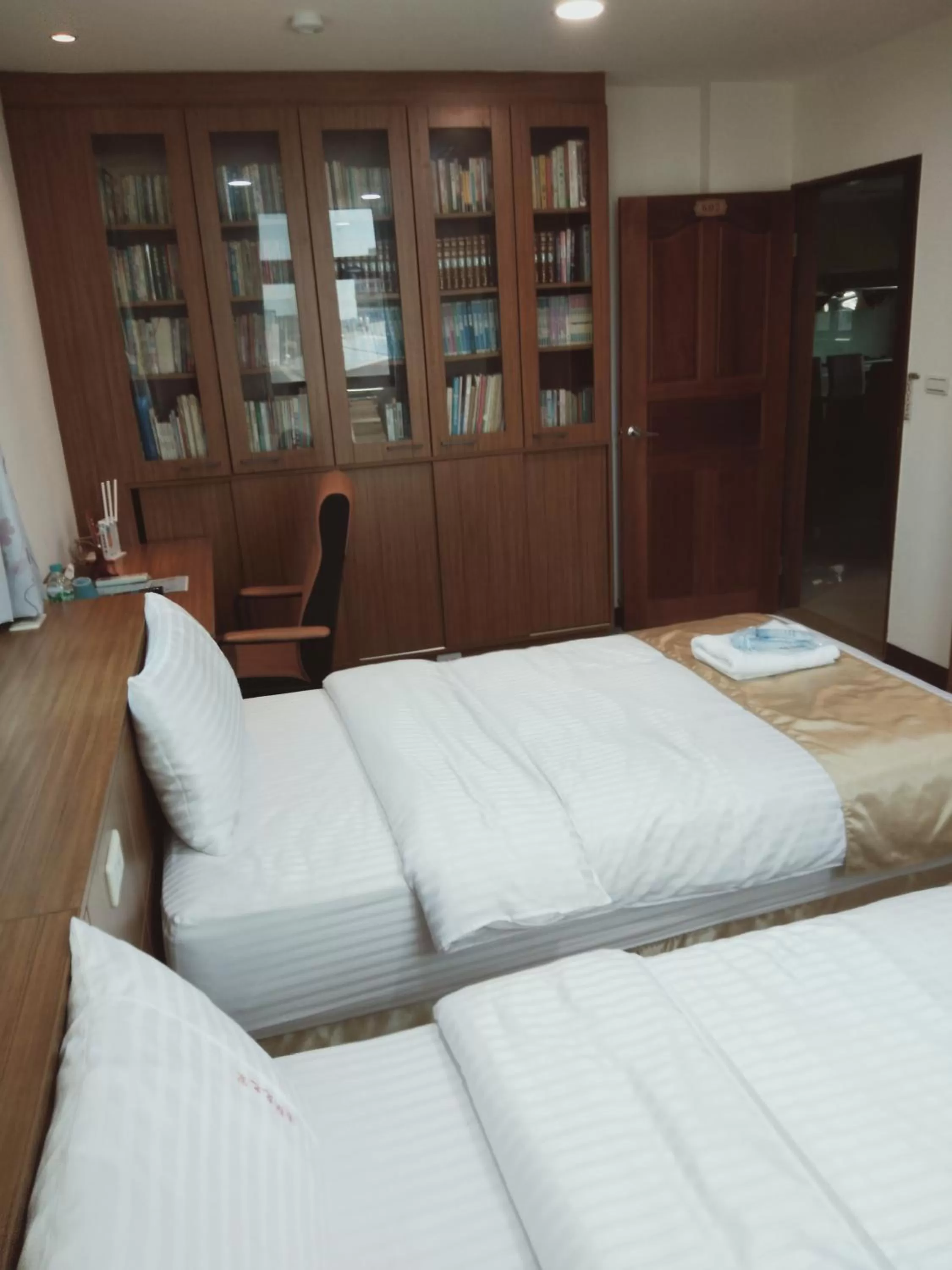 Photo of the whole room, Bed in Frank B&B