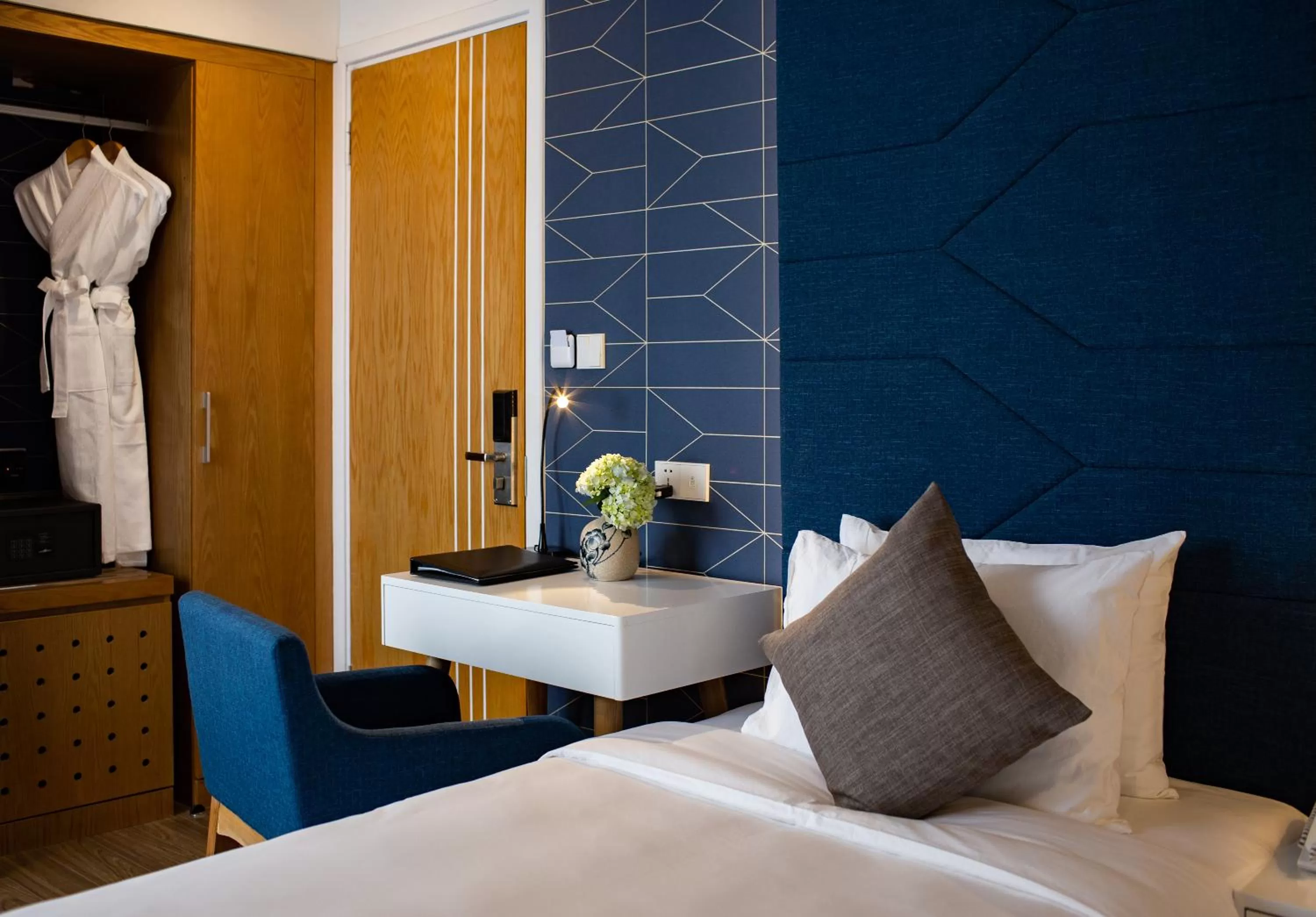 Bed in May De Ville Legend Hotel & Spa