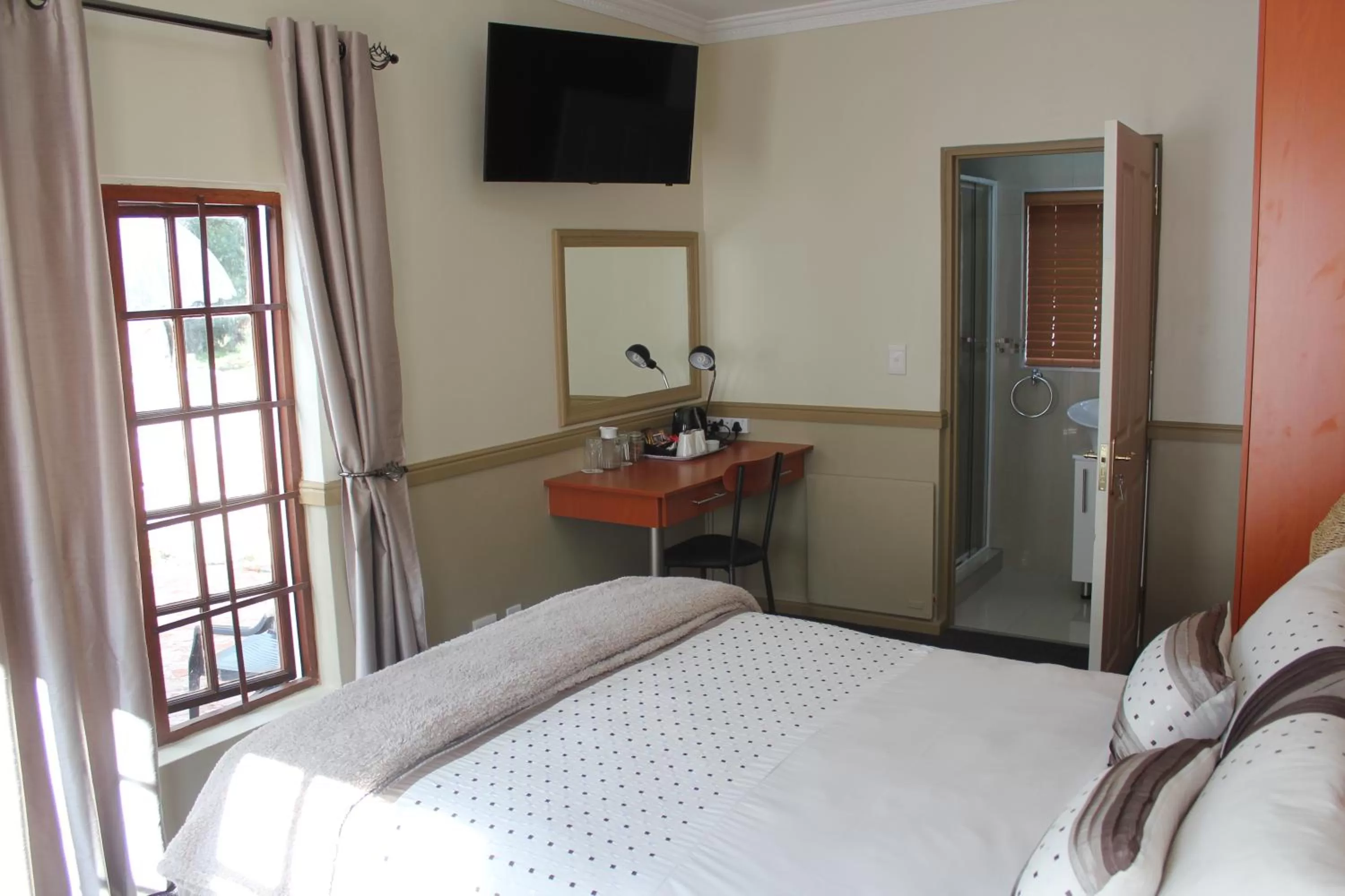 Bedroom, Bed in Victoria Heights B&B