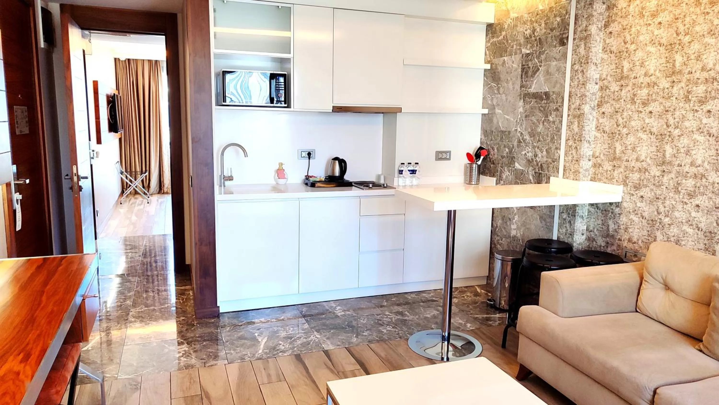 Living room in Old Port Hotel