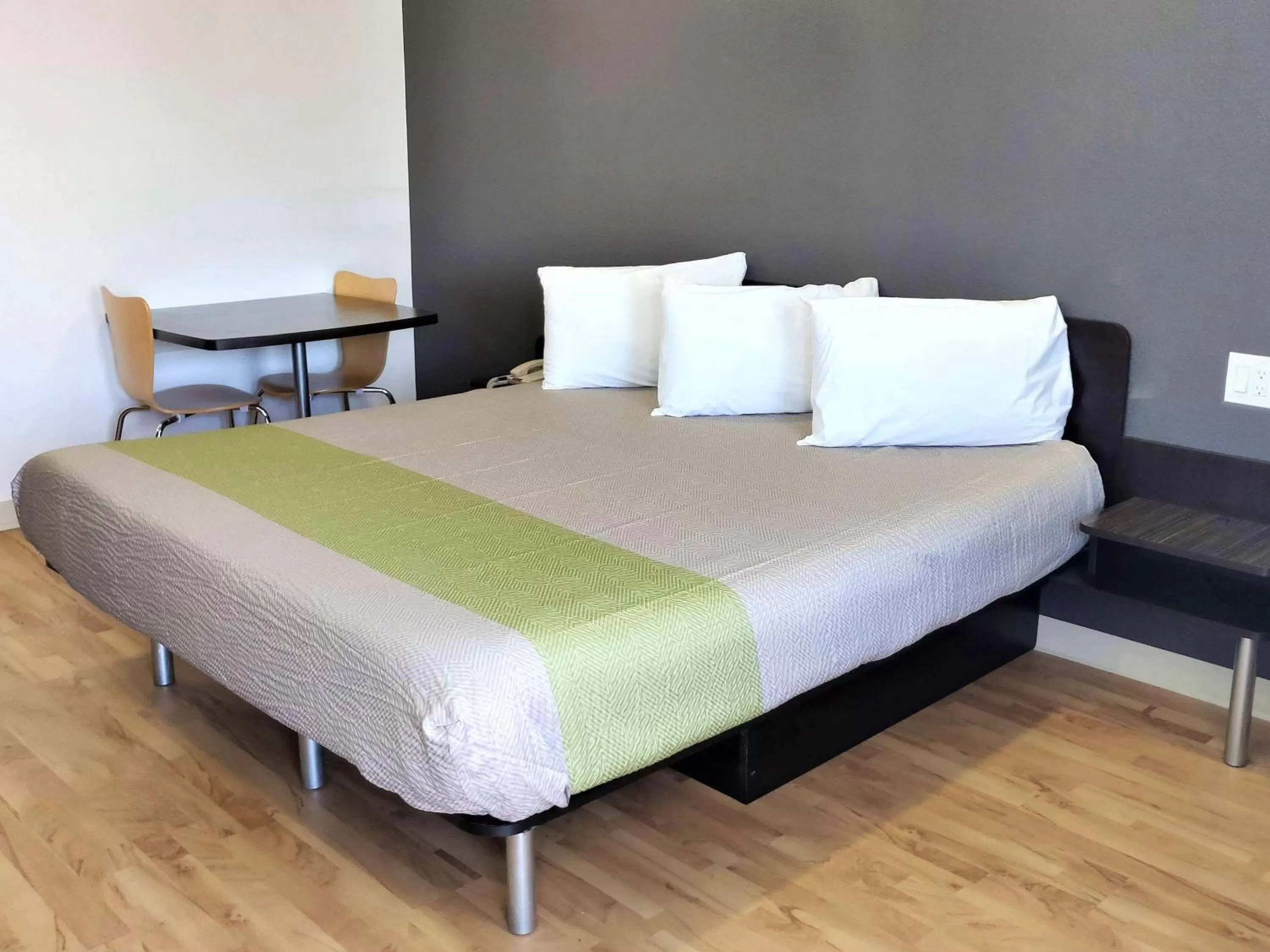 Photo of the whole room, Bed in Studio 6-Fresno, CA - Extended Stay