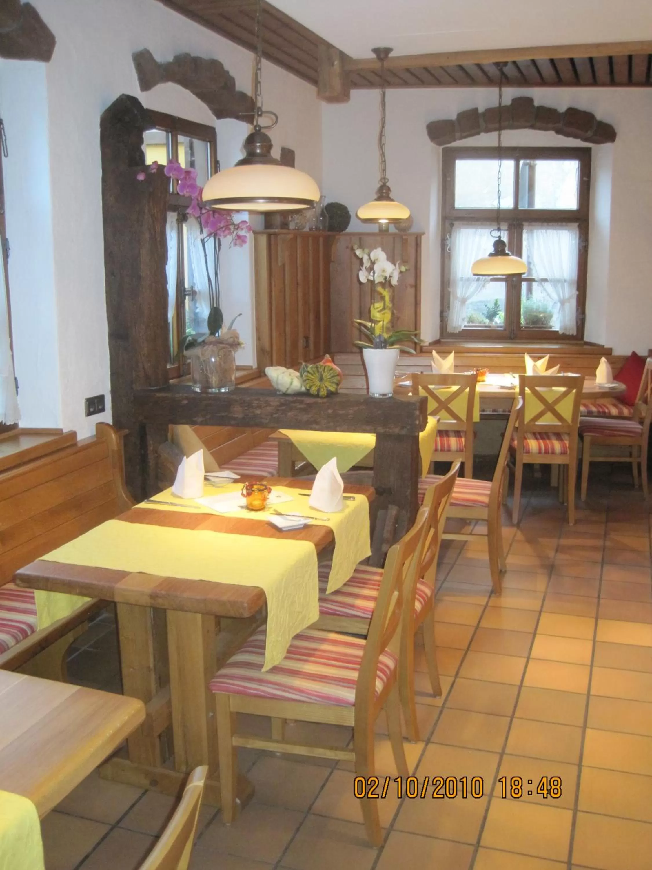 Restaurant/Places to Eat in Ellenbergs Restaurant & Hotel