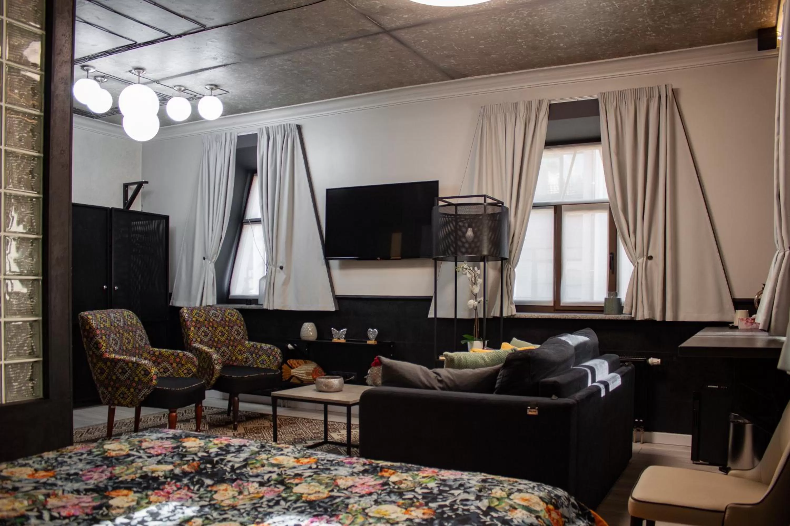 TV and multimedia, Seating Area in MaNNa Boutique Hotel