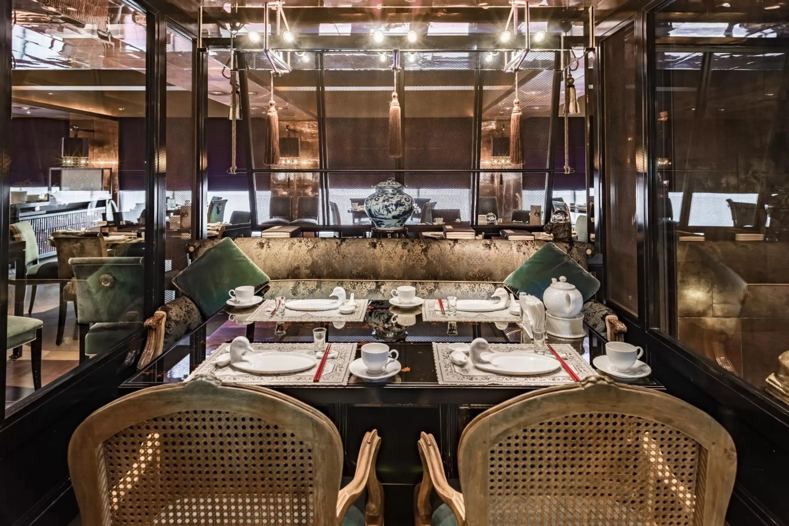 Restaurant/places to eat in Palais de Chine Hotel