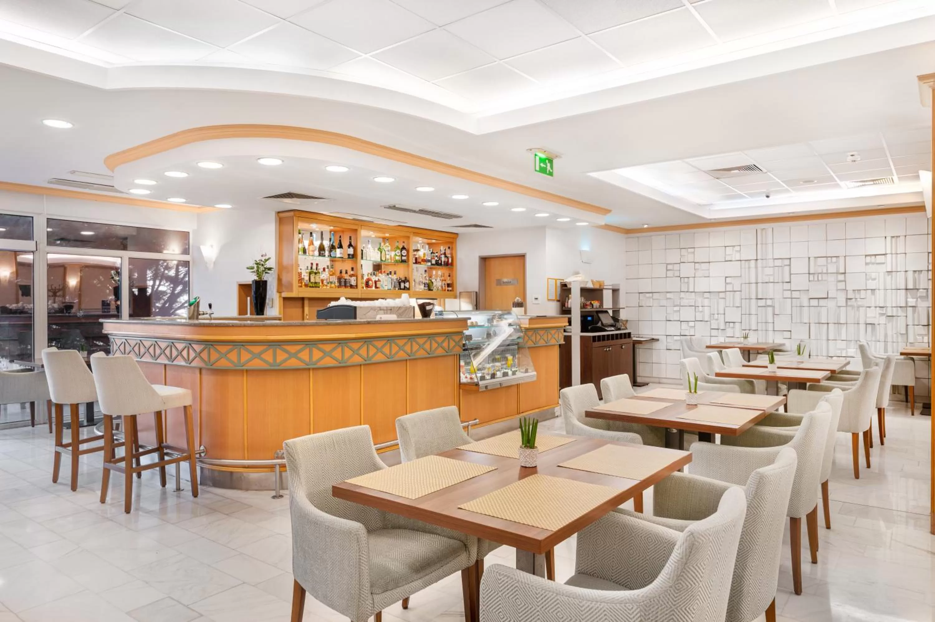 Restaurant/places to eat in Danubius Hotel Arena