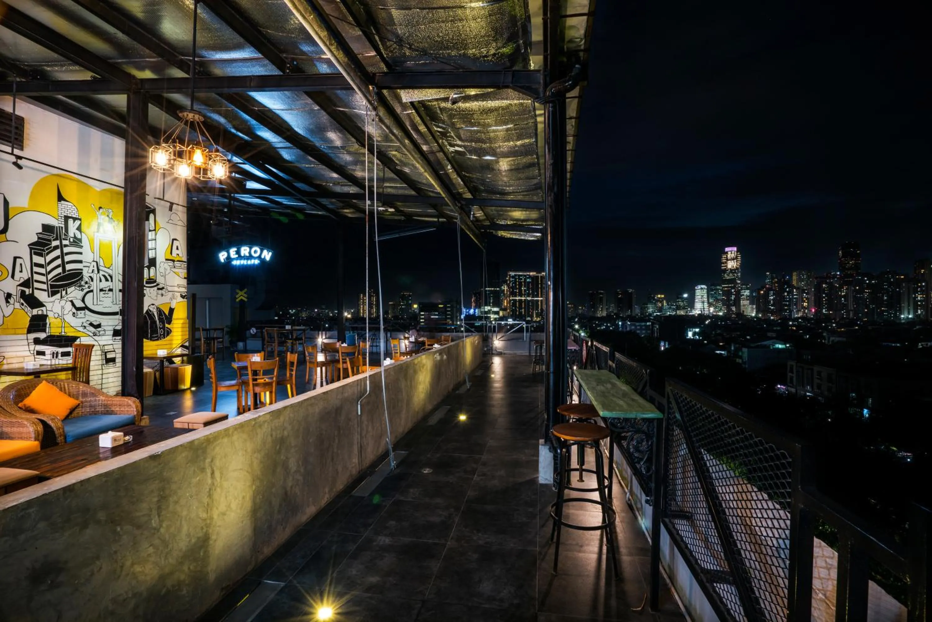 Lounge or bar in Yello Hotel Manggarai