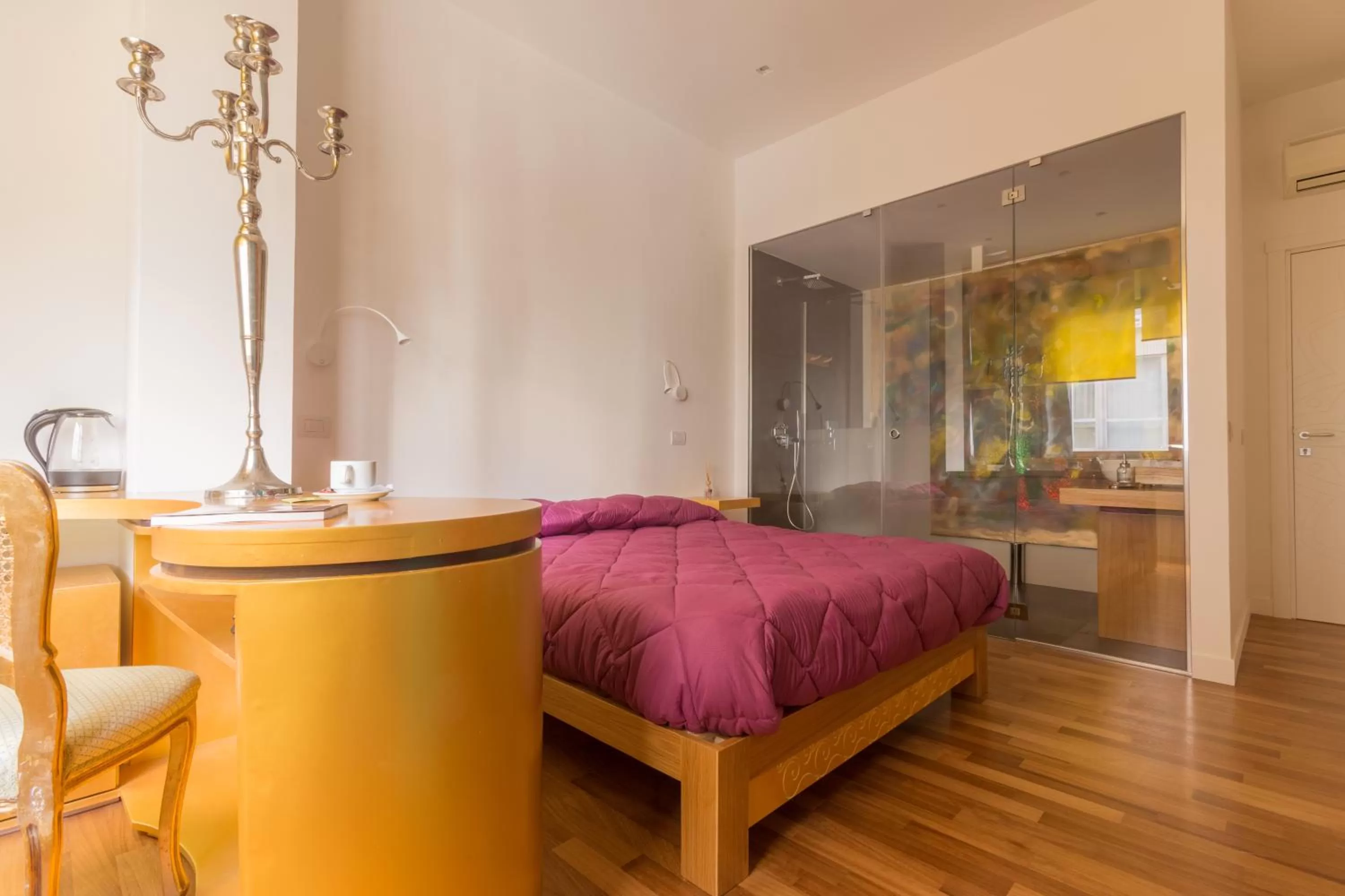 Photo of the whole room, Bed in Soul City - by Pera Rooms Collection