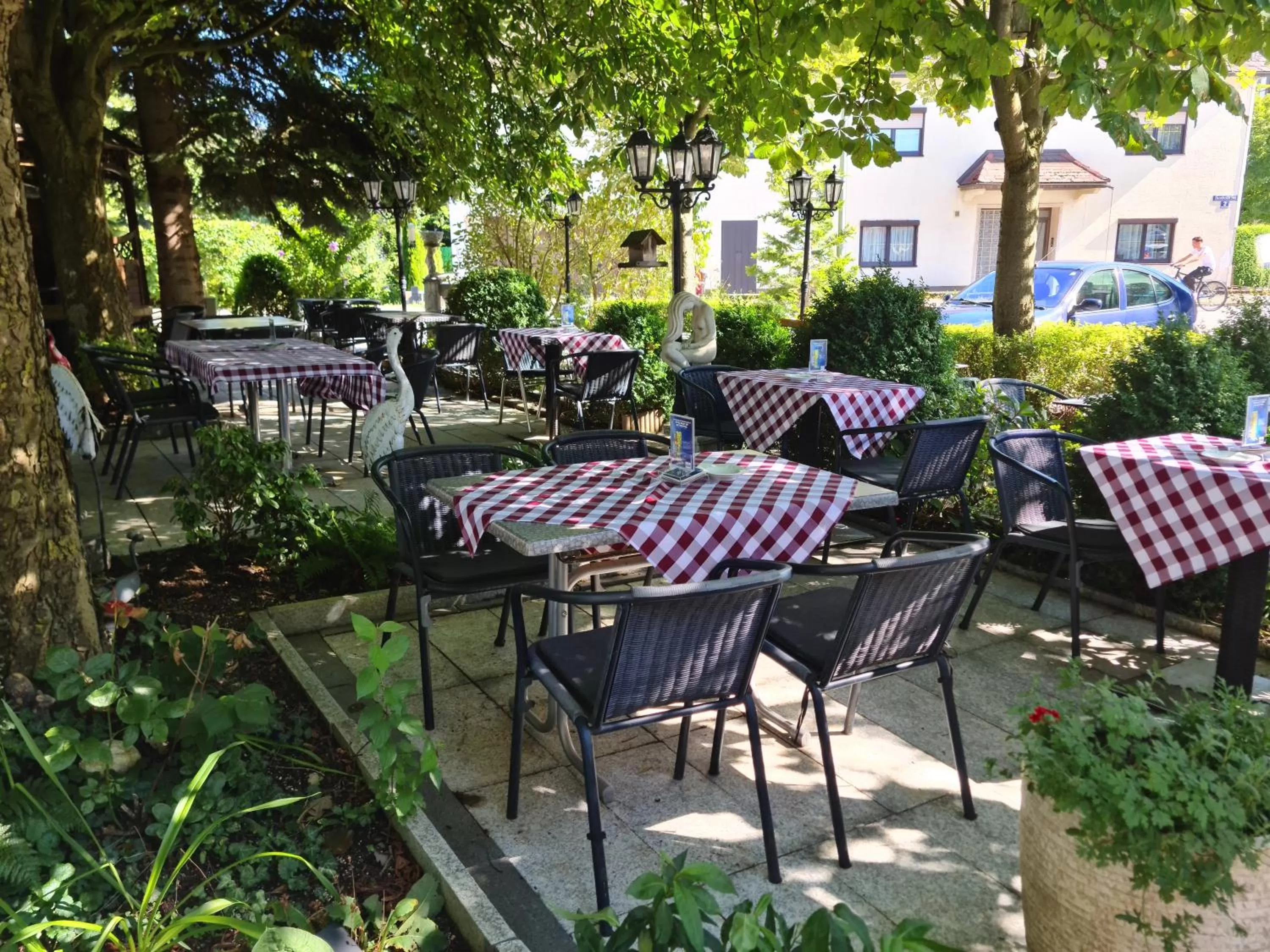 Restaurant/places to eat in Höckner Plaza Hotel