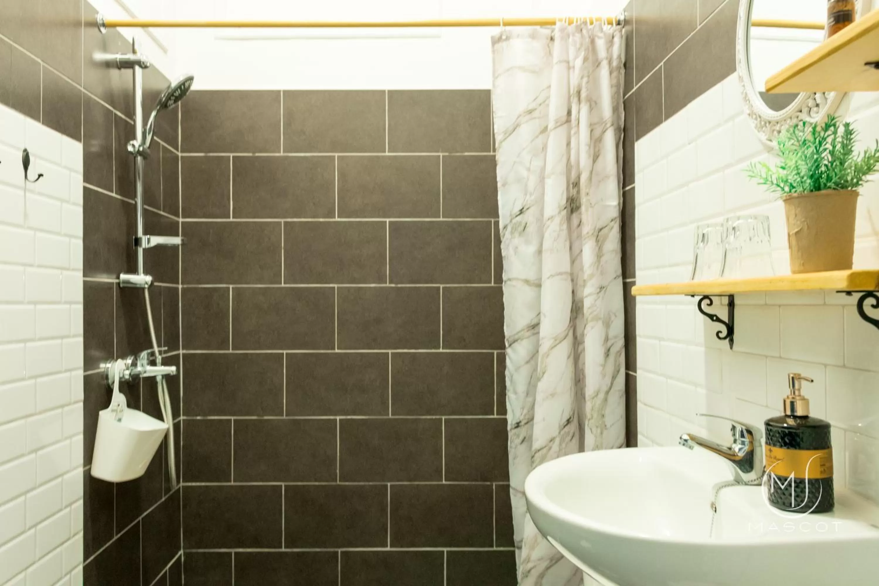 Bathroom in Mascot Garden Rooms