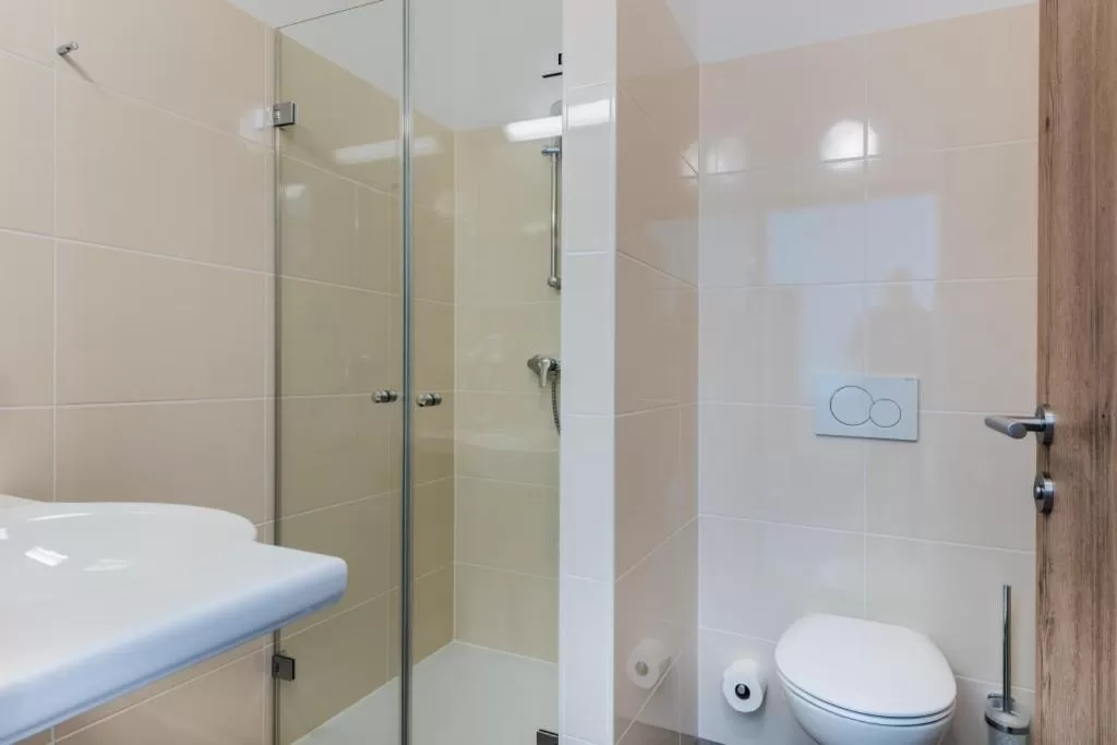 Bathroom in Sleepin Premium Motel Loosdorf