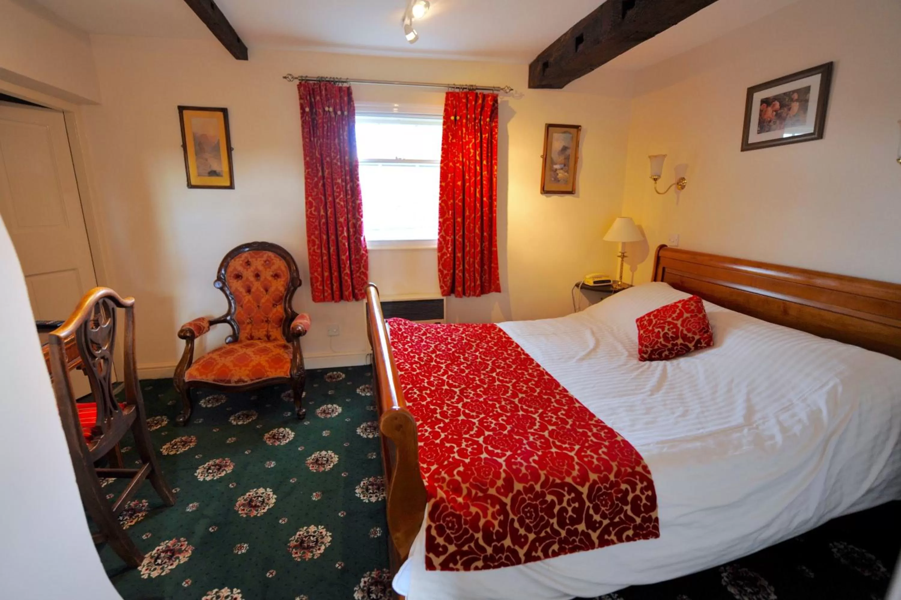 Day, Bed in The Greyhound Coaching Inn