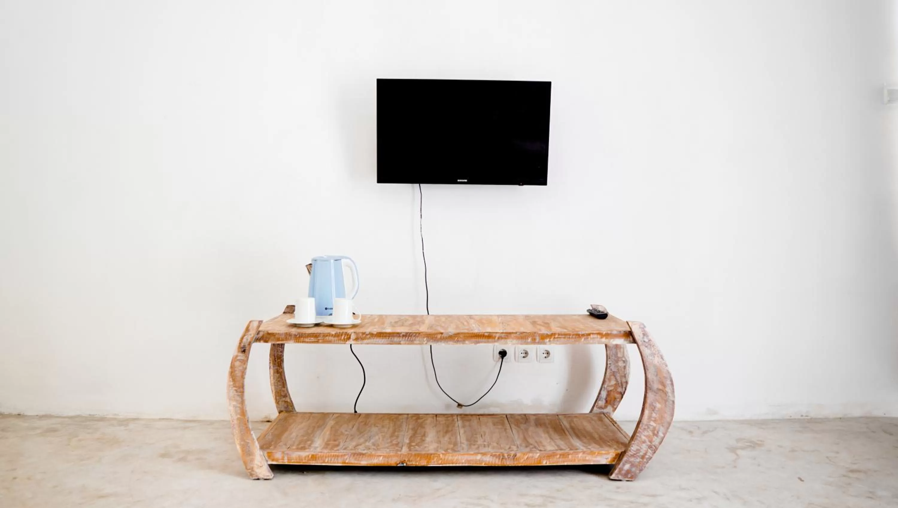 TV and multimedia, TV/Entertainment Center in VILLA MENORCA