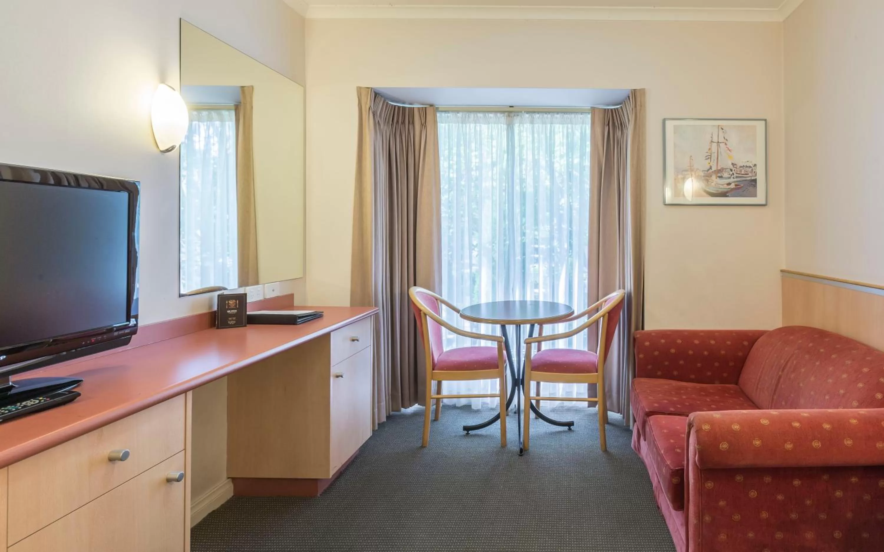 TV and multimedia in The Waverley International Hotel