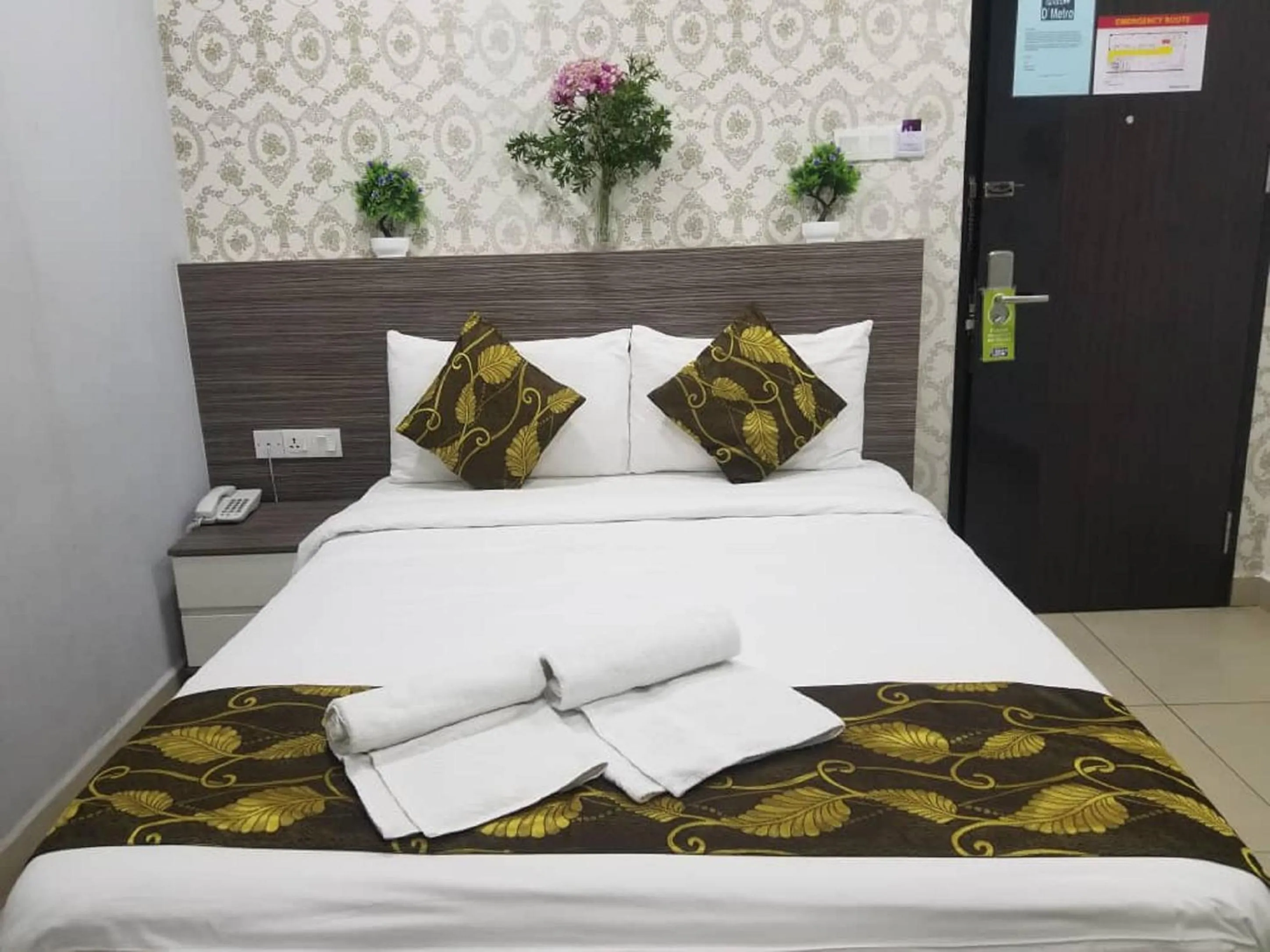 Bedroom, Bed in D'Metro Hotel