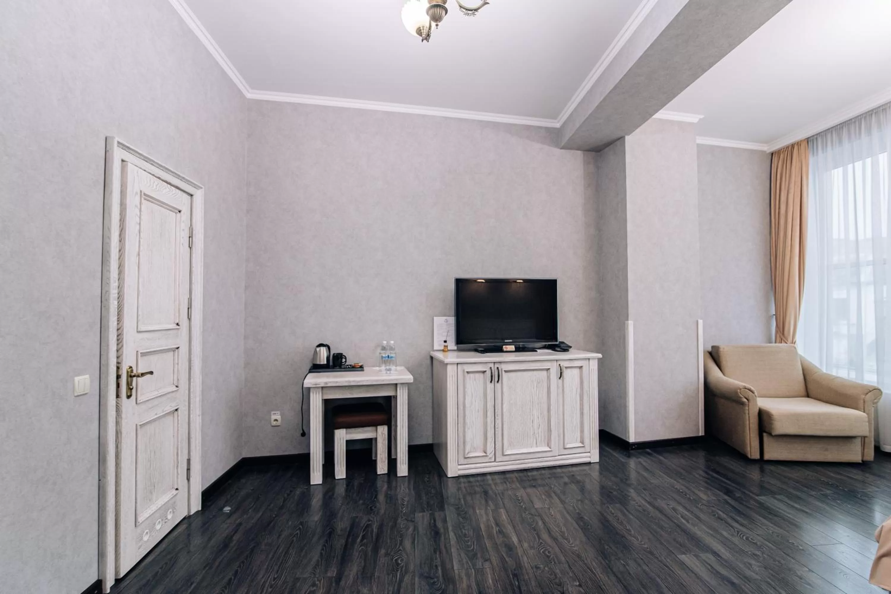 TV and multimedia in Gold Georg Palace Hotel